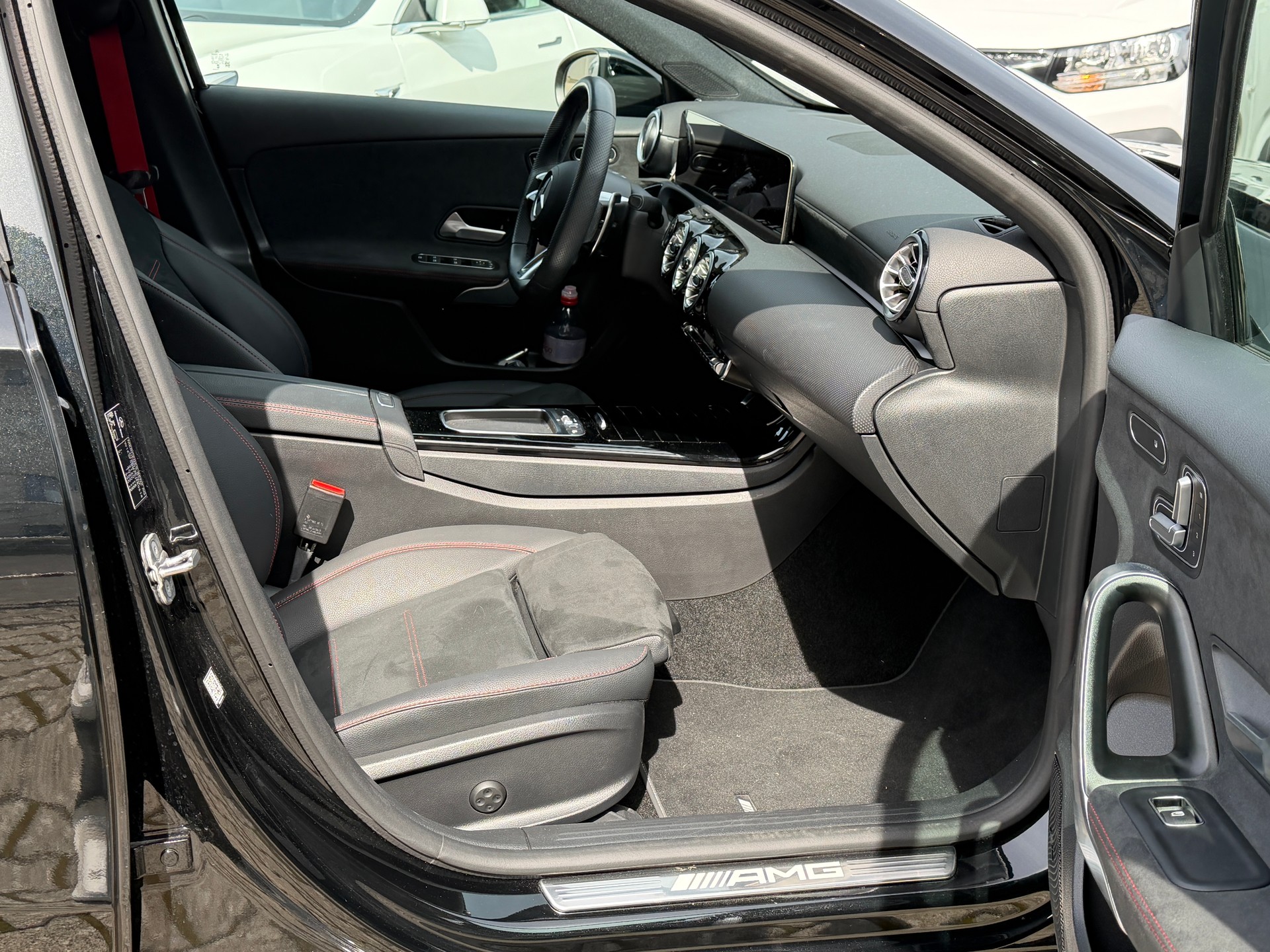 MERCEDES-BENZ A AMG 35 4Matic 8G-DCT-image-9