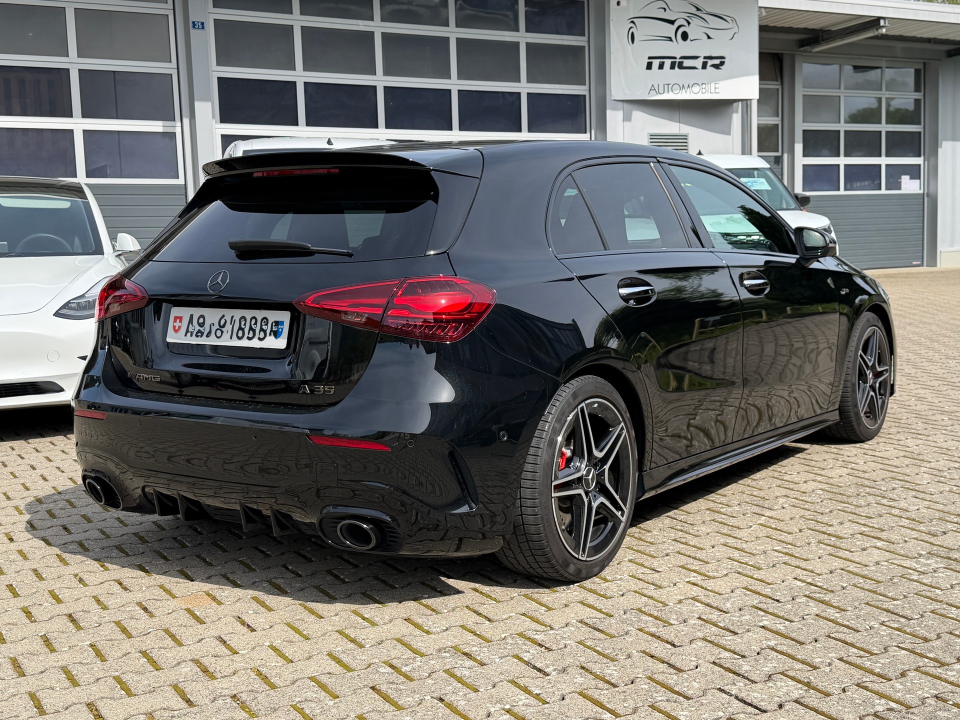 MERCEDES-BENZ A AMG 35 4Matic 8G-DCT-showroom-element-3