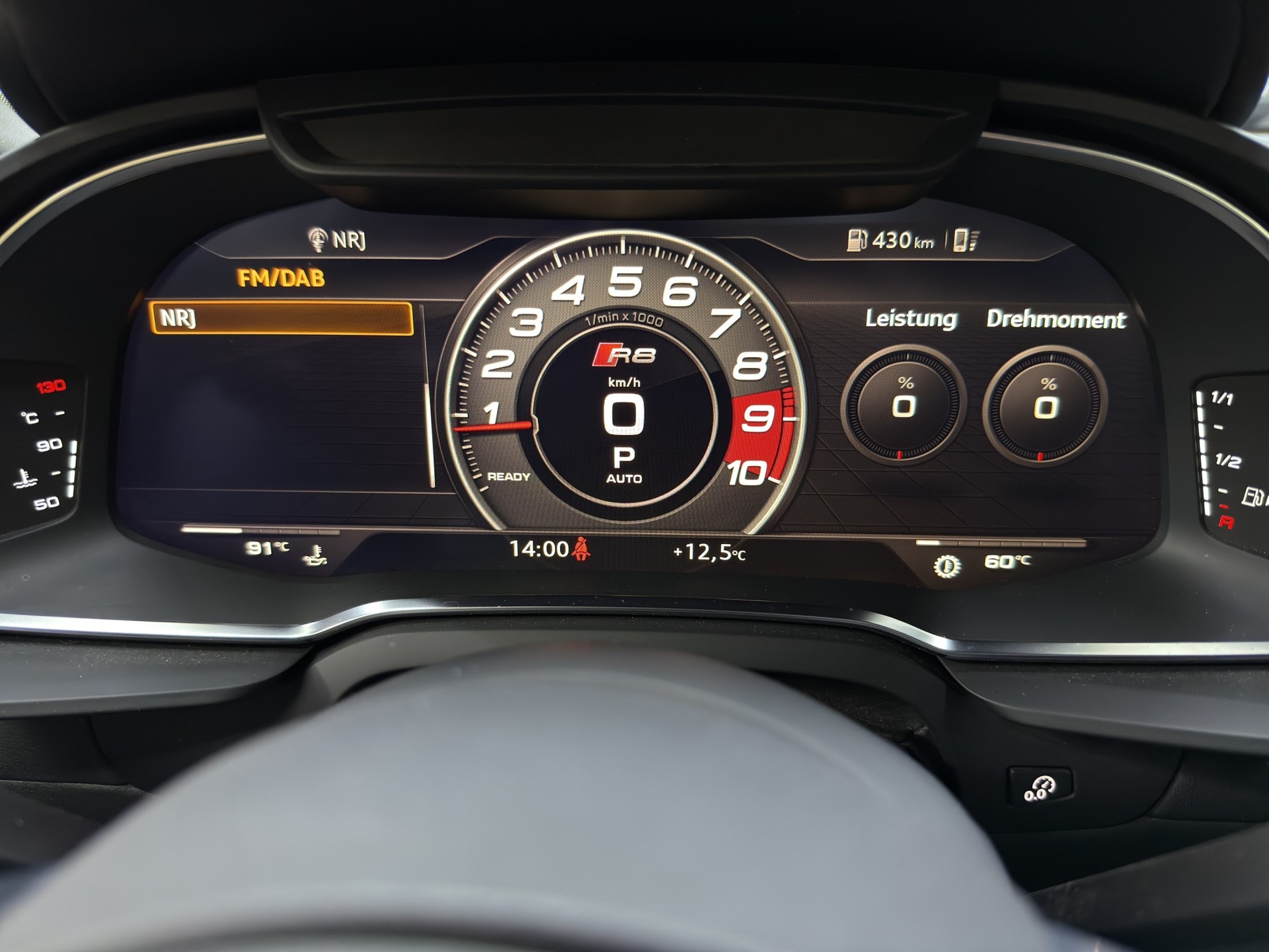 AUDI R8 Spyder RWD S-Tronic-image-21