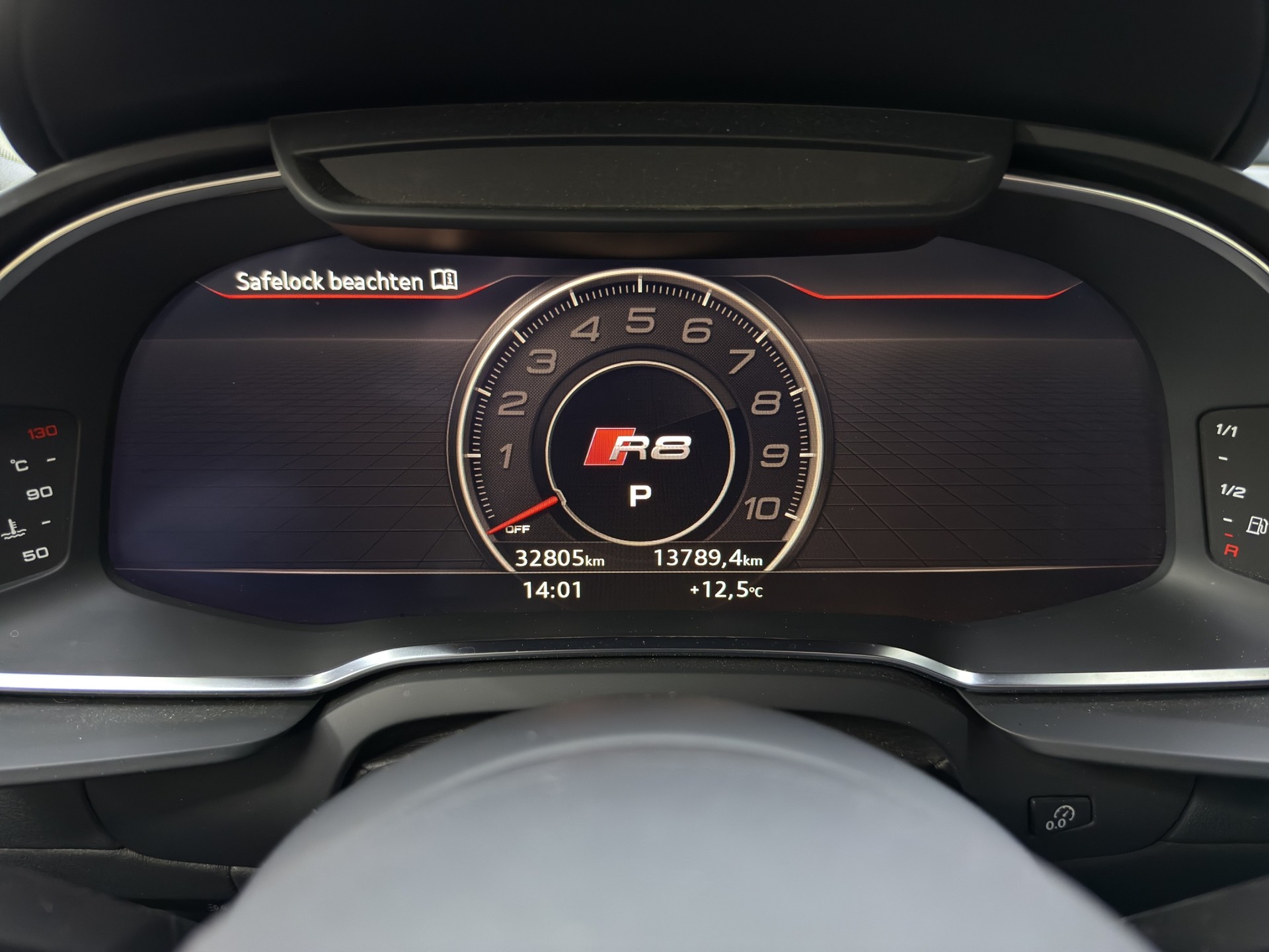 AUDI R8 Spyder RWD S-Tronic-image-22