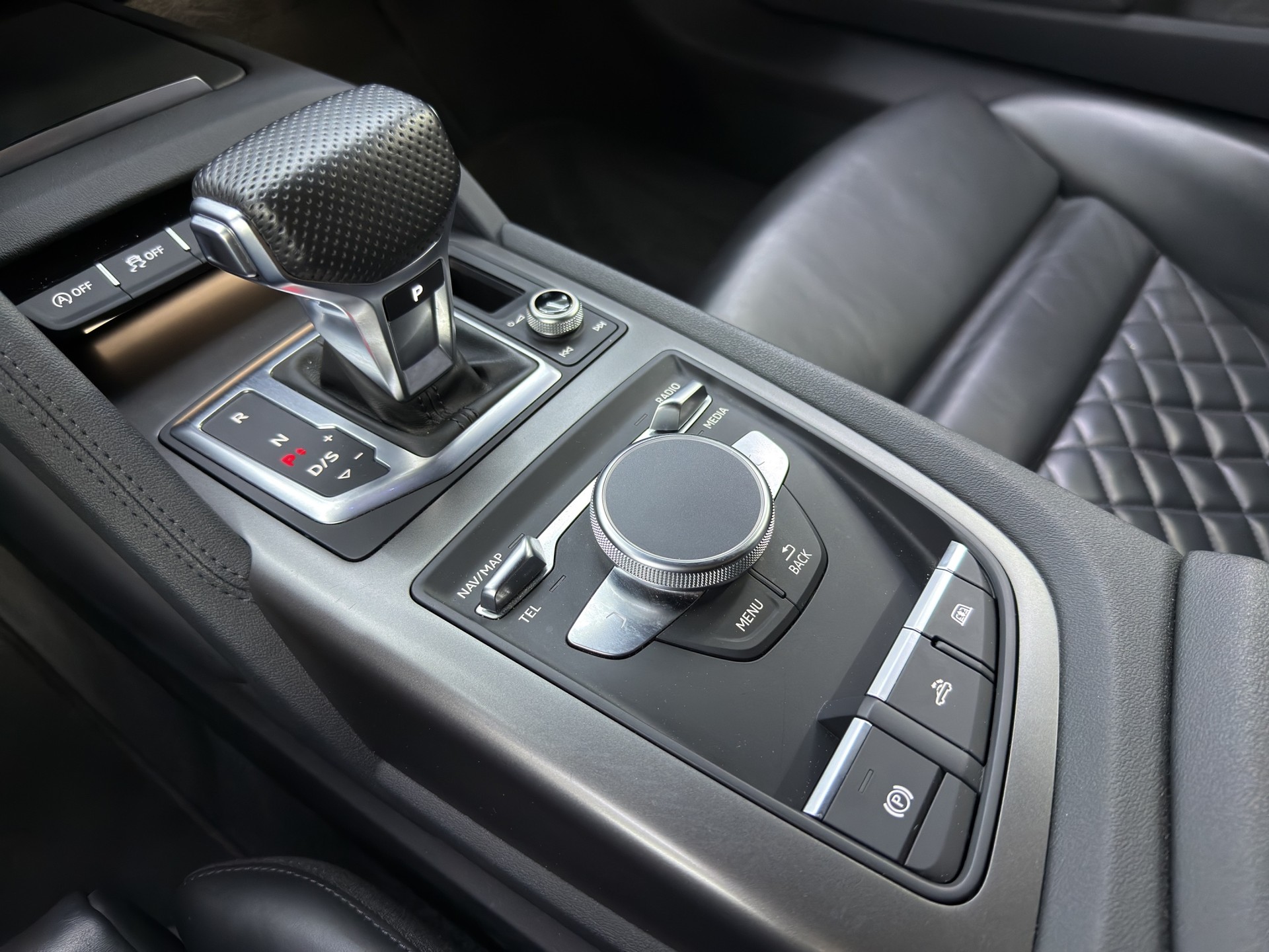 AUDI R8 Spyder RWD S-Tronic-image-23