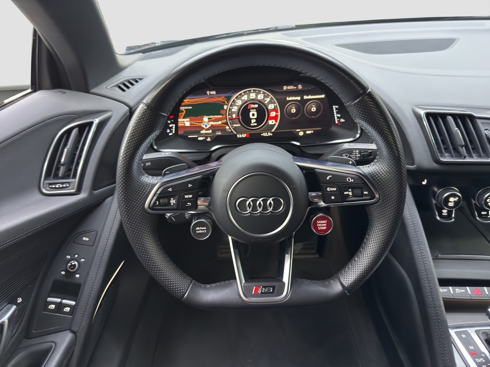 AUDI R8 Spyder RWD S-Tronic-image-13