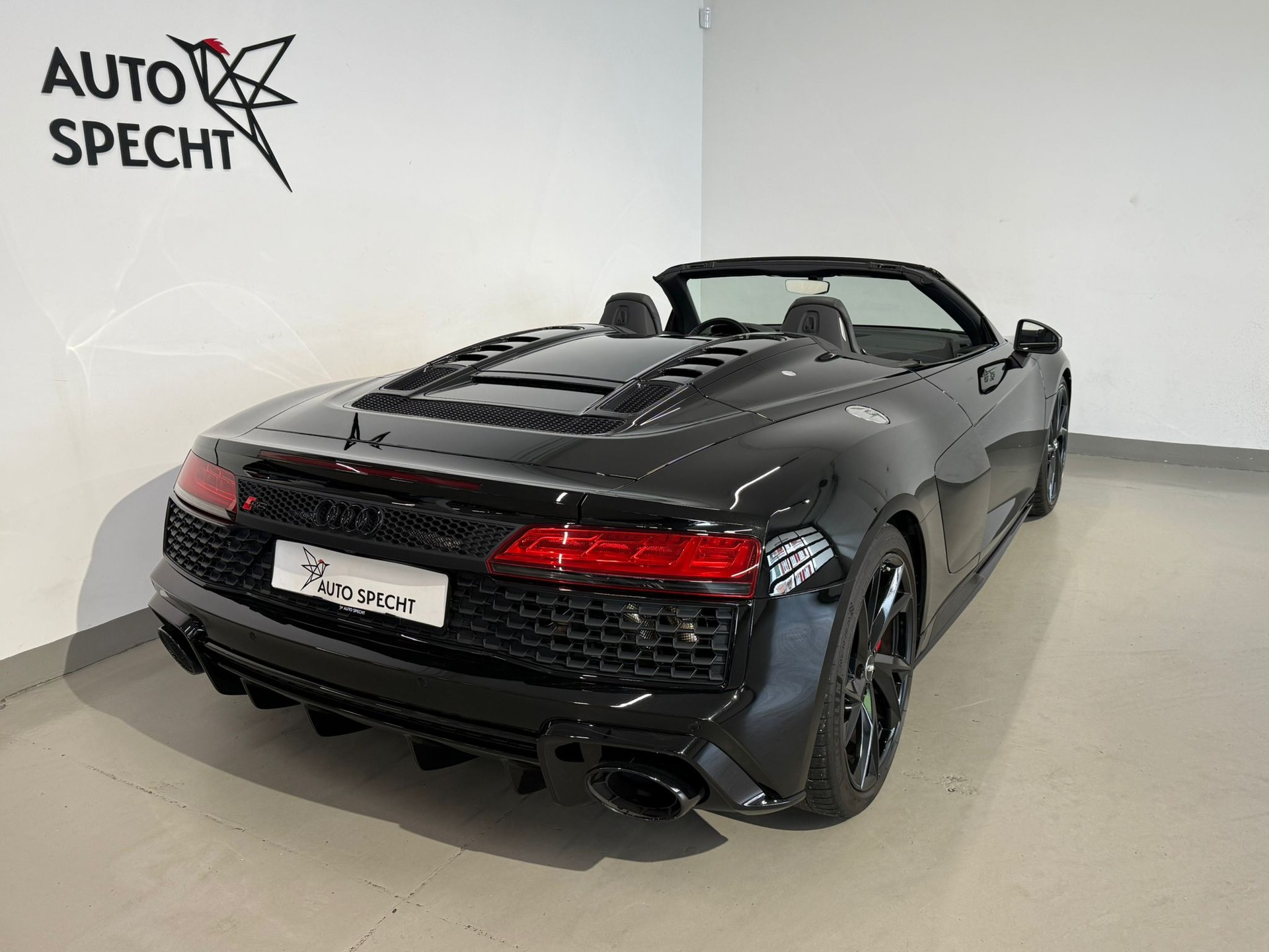 AUDI R8 Spyder RWD S-Tronic-image-5