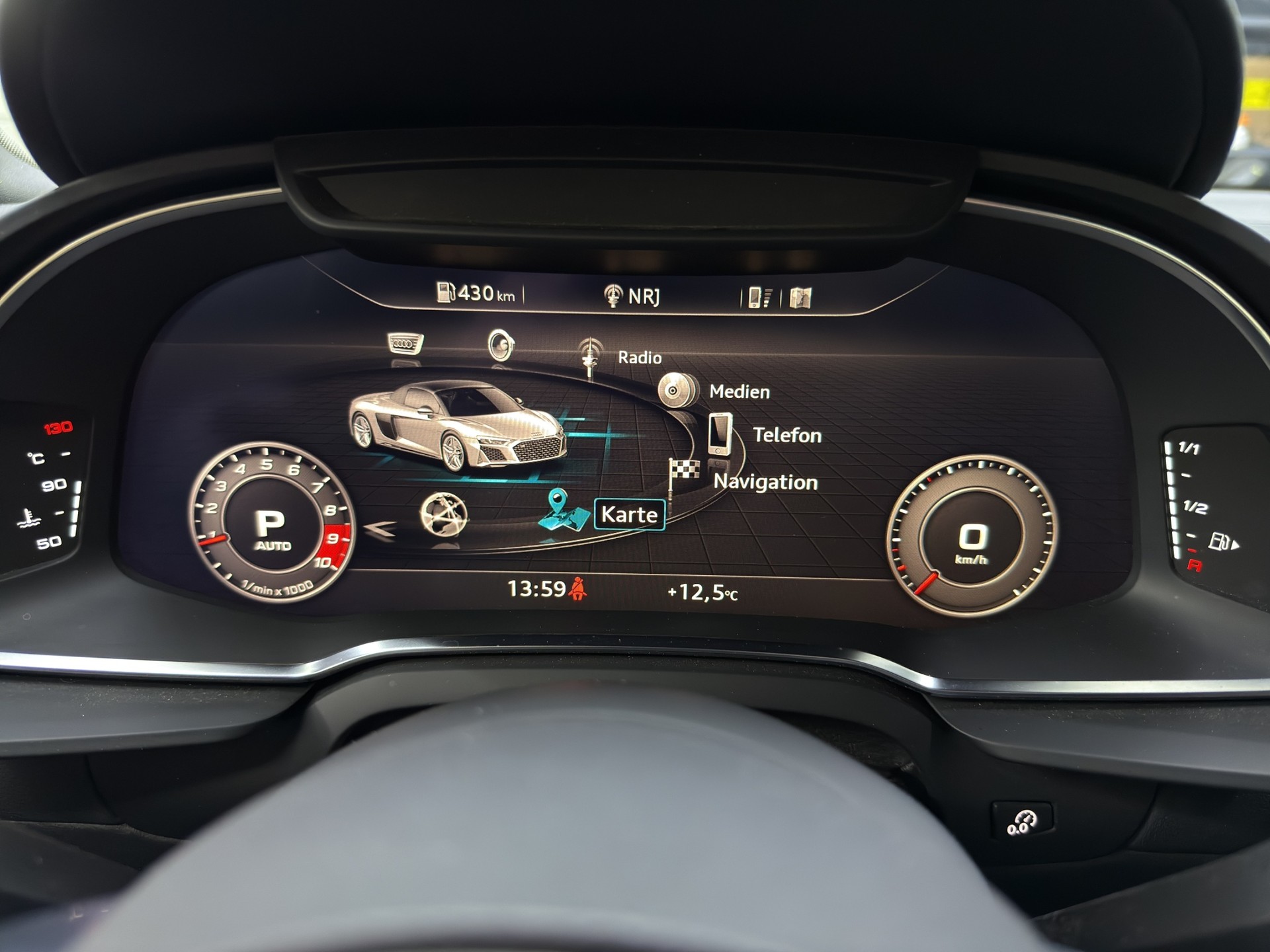 AUDI R8 Spyder RWD S-Tronic-image-18