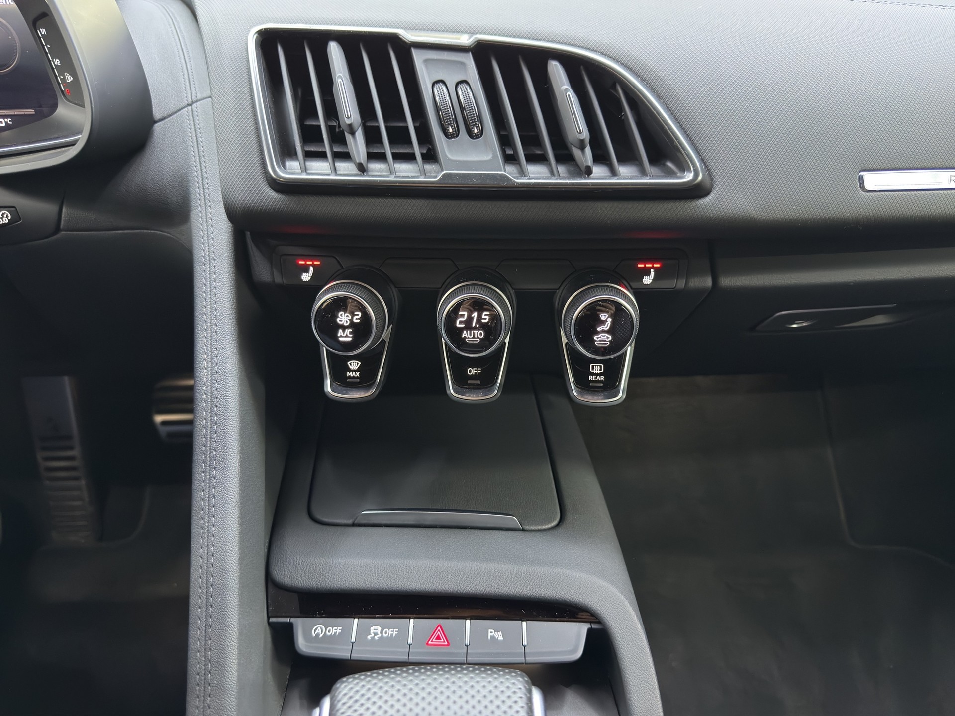 AUDI R8 Spyder RWD S-Tronic-image-12