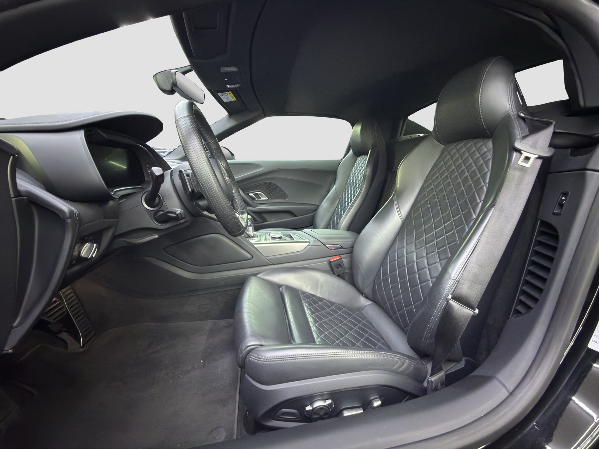 AUDI R8 Spyder RWD S-Tronic-image-15