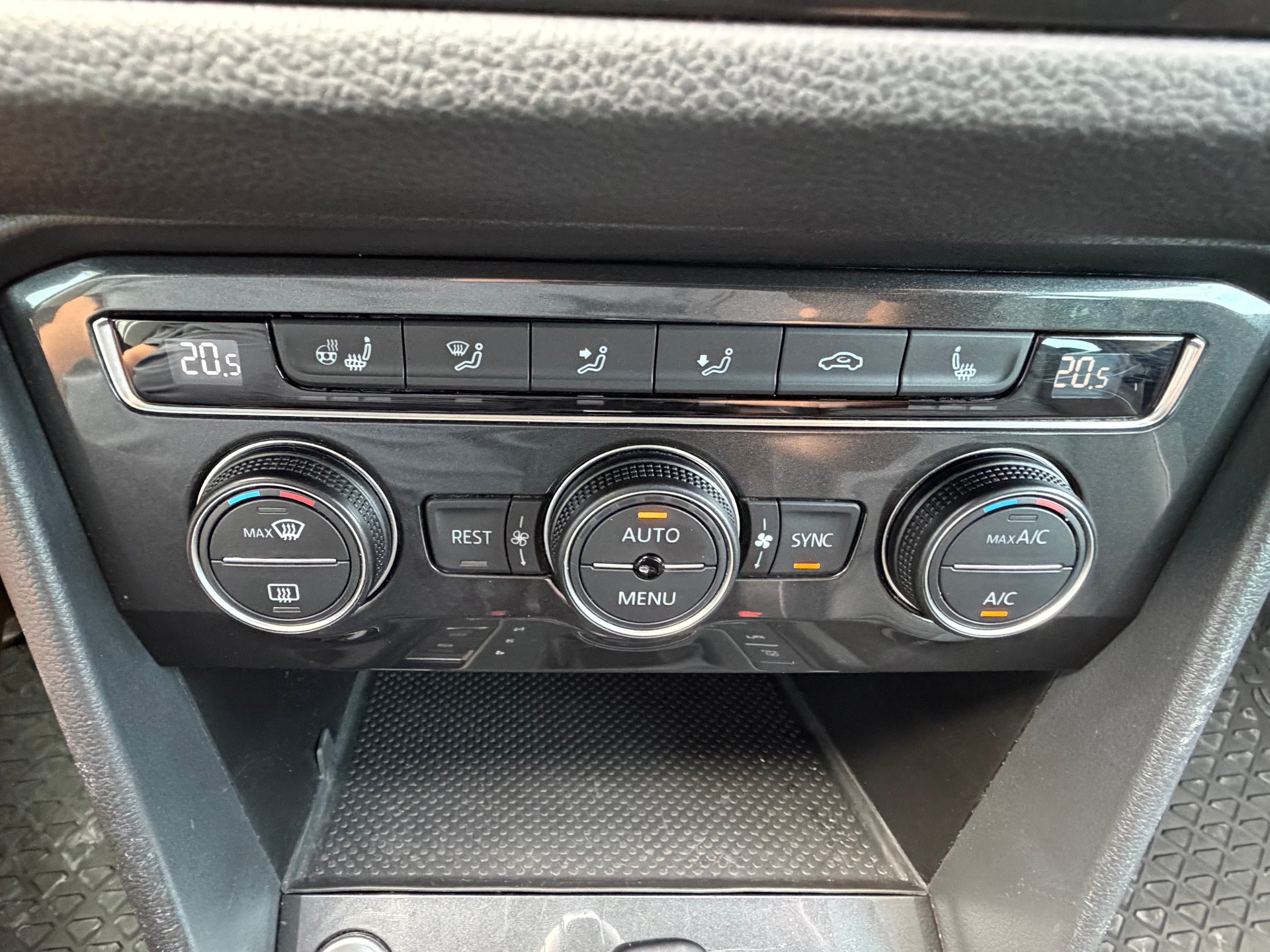 VW Tiguan 2.0 TDI SCR Highline4Motion DSG-image-28