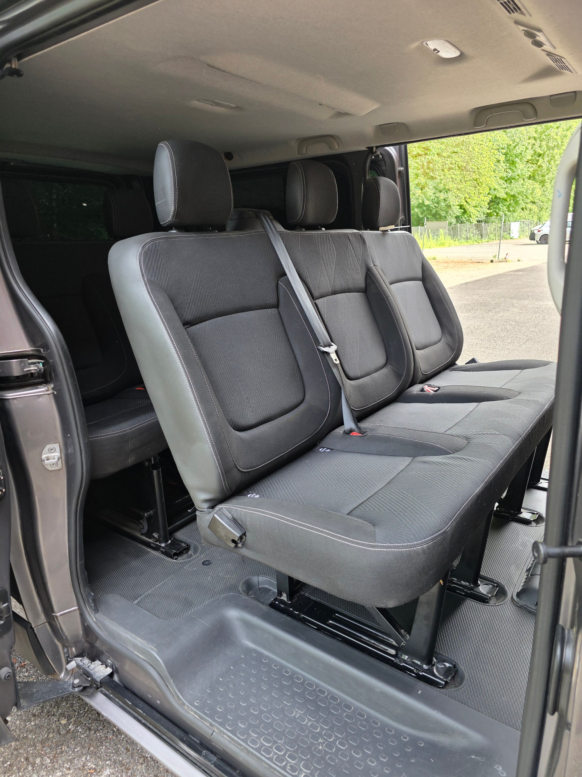 RENAULT Trafic ENERGY dCi 125 Grand Passenger Authentique-image-6