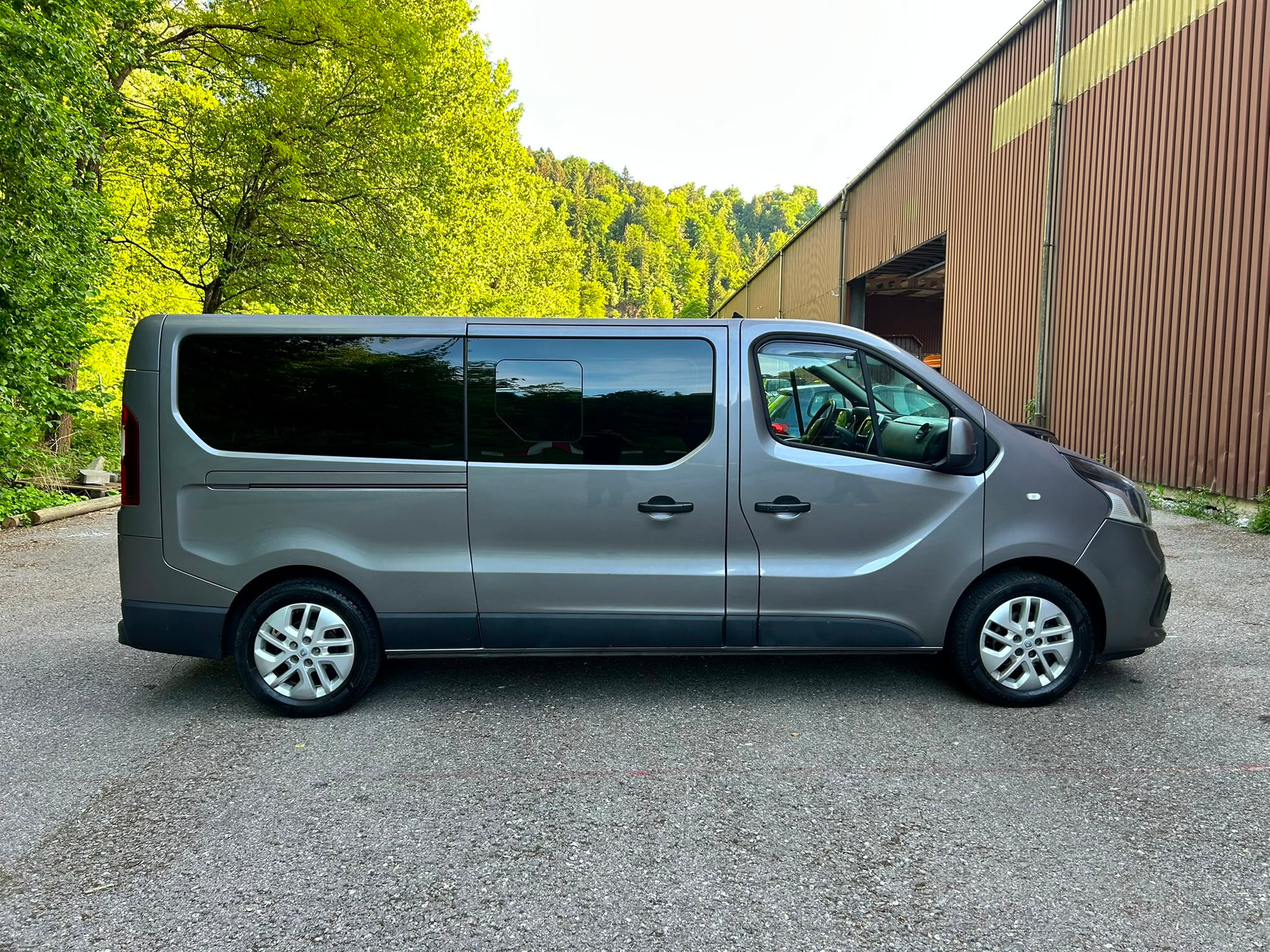 RENAULT Trafic ENERGY dCi 125 Grand Passenger Authentique-image-3