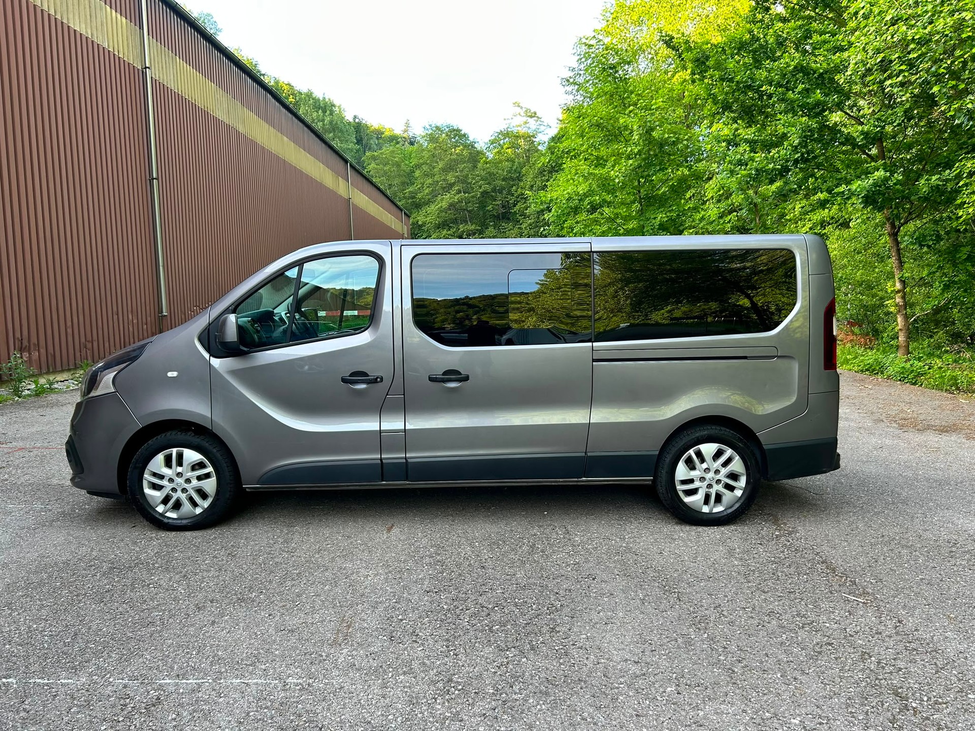 RENAULT Trafic ENERGY dCi 125 Grand Passenger Authentique-image-1