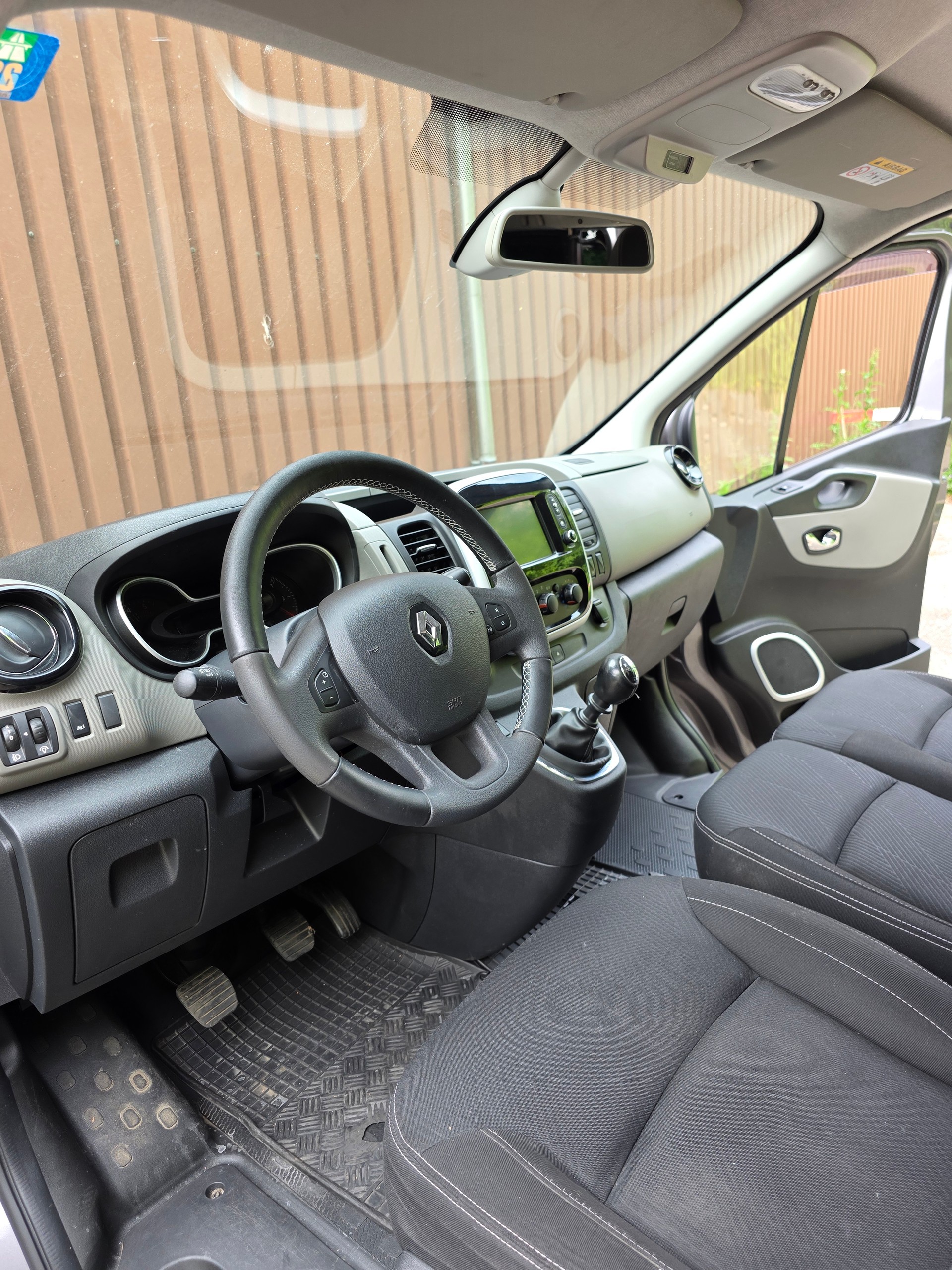 RENAULT Trafic ENERGY dCi 125 Grand Passenger Authentique-image-9