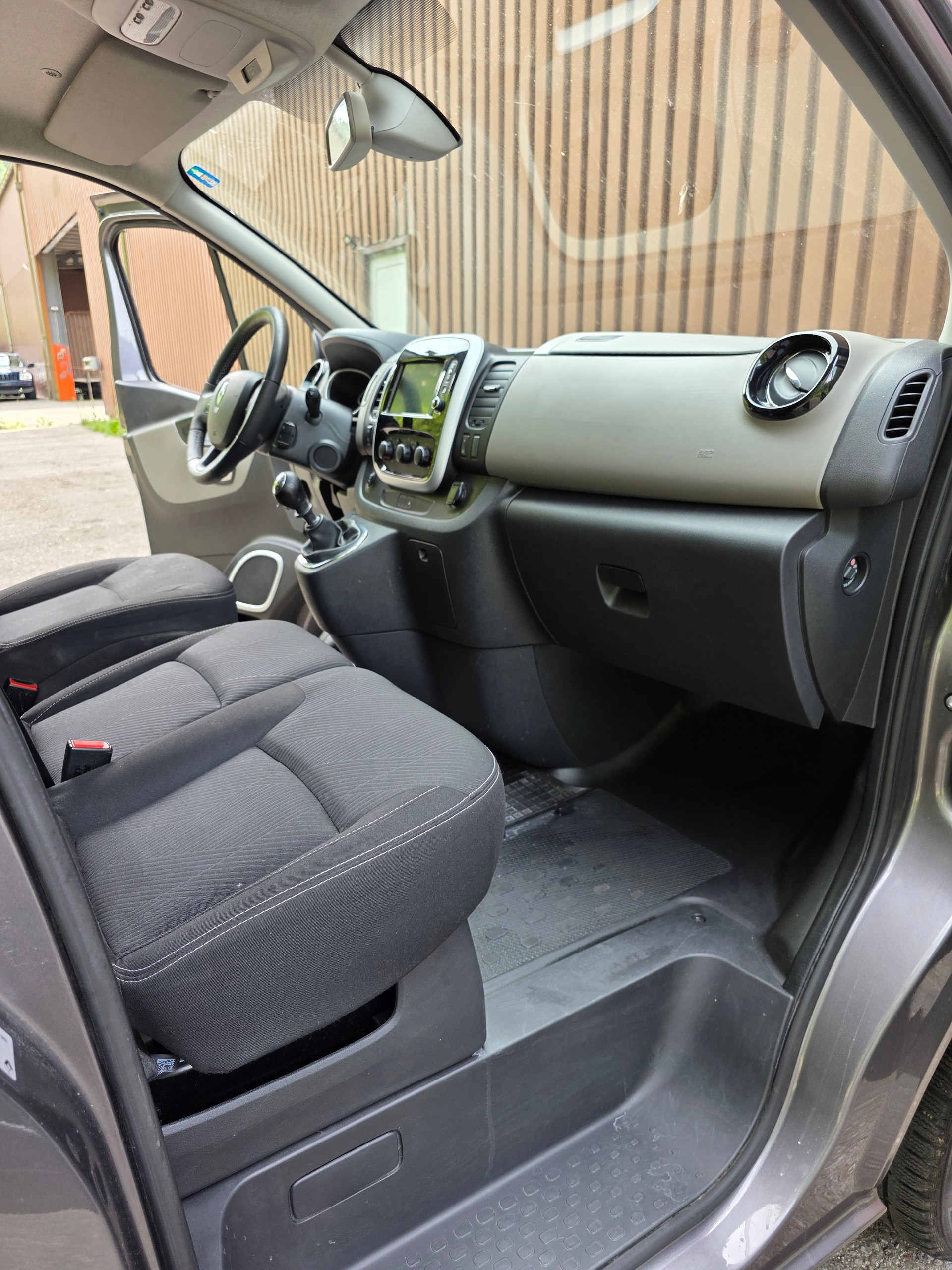 RENAULT Trafic ENERGY dCi 125 Grand Passenger Authentique-image-5