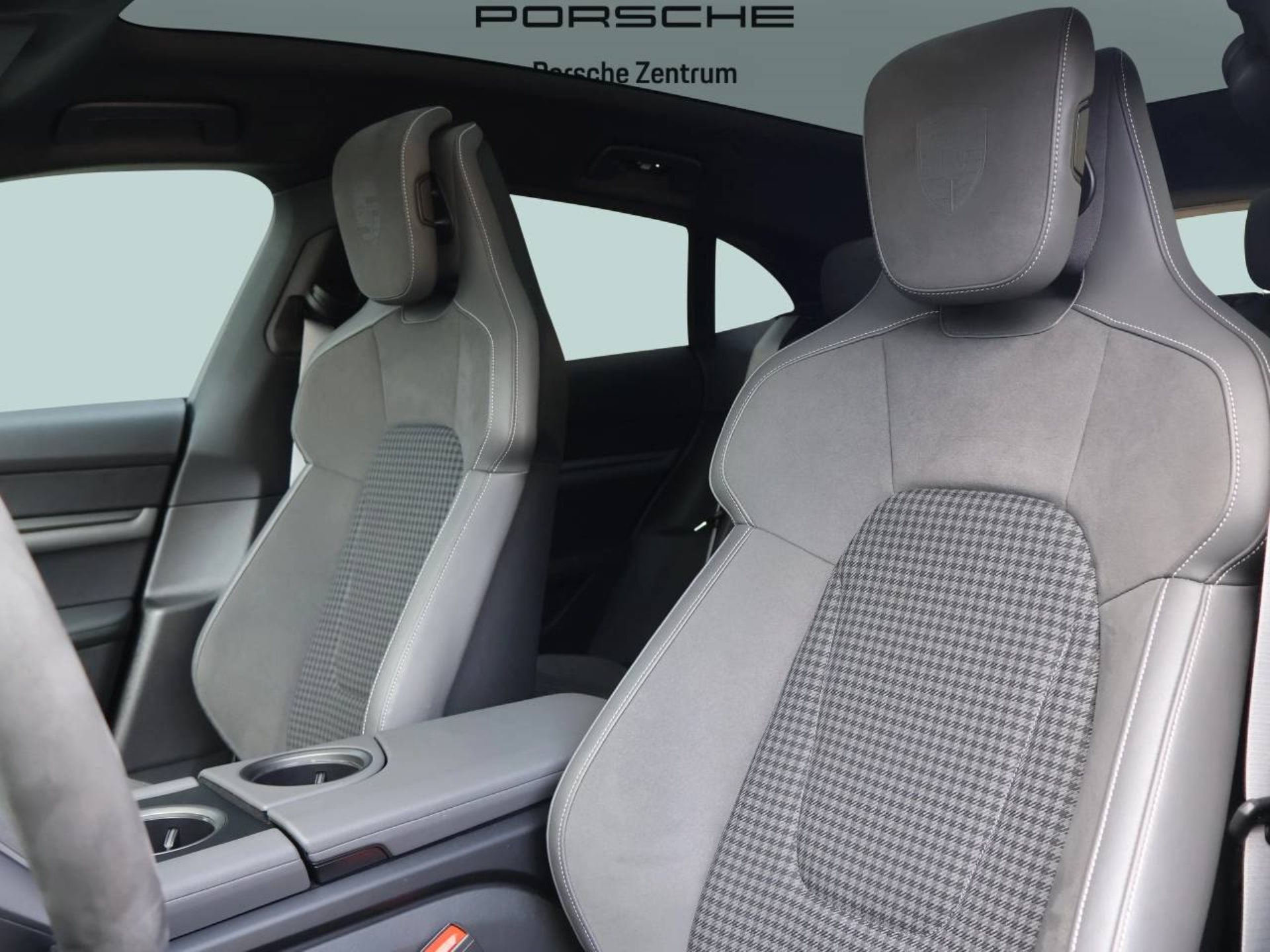 PORSCHE Taycan 4S Sport Turismo-image-4