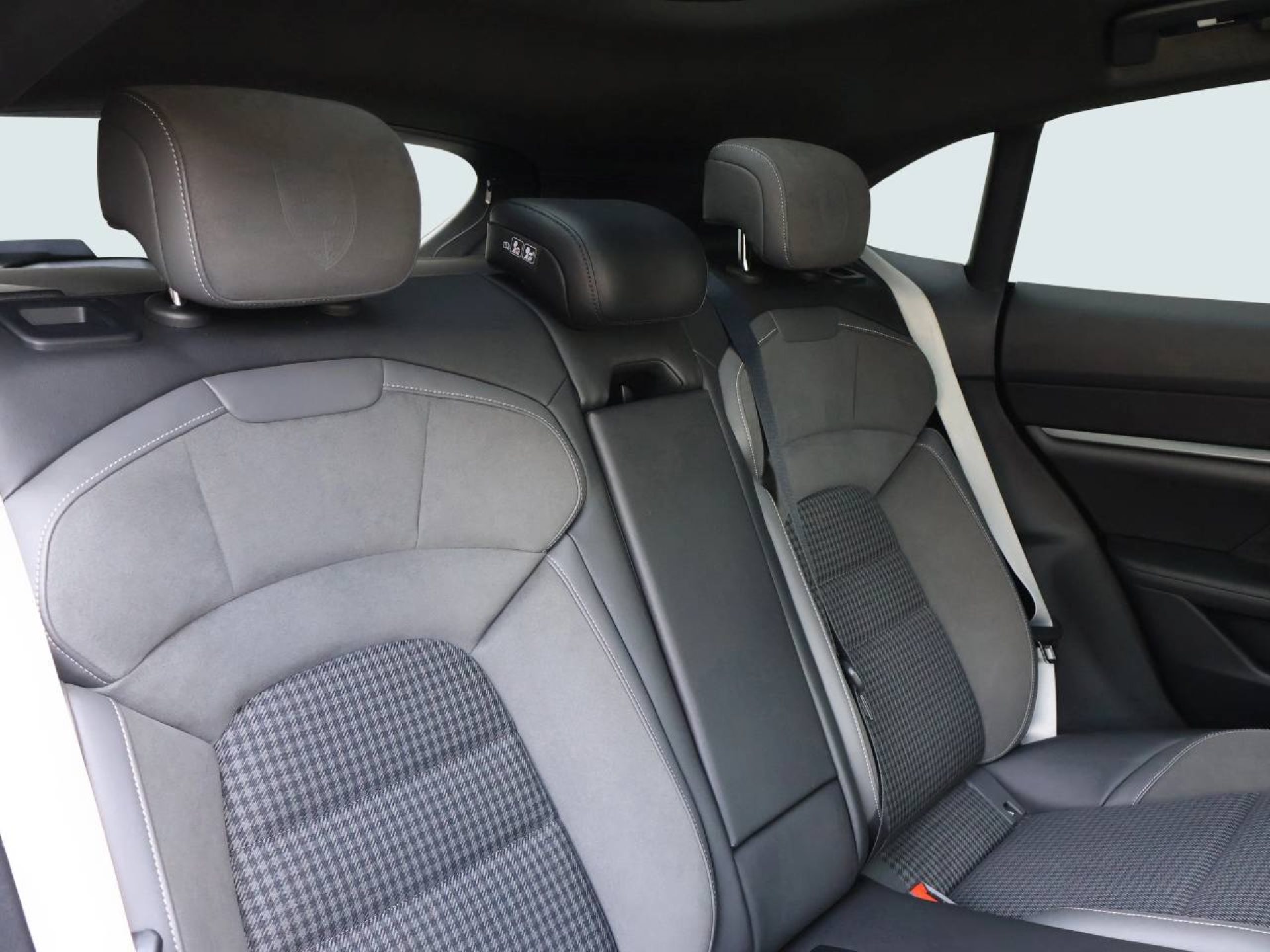PORSCHE Taycan 4S Sport Turismo-image-15