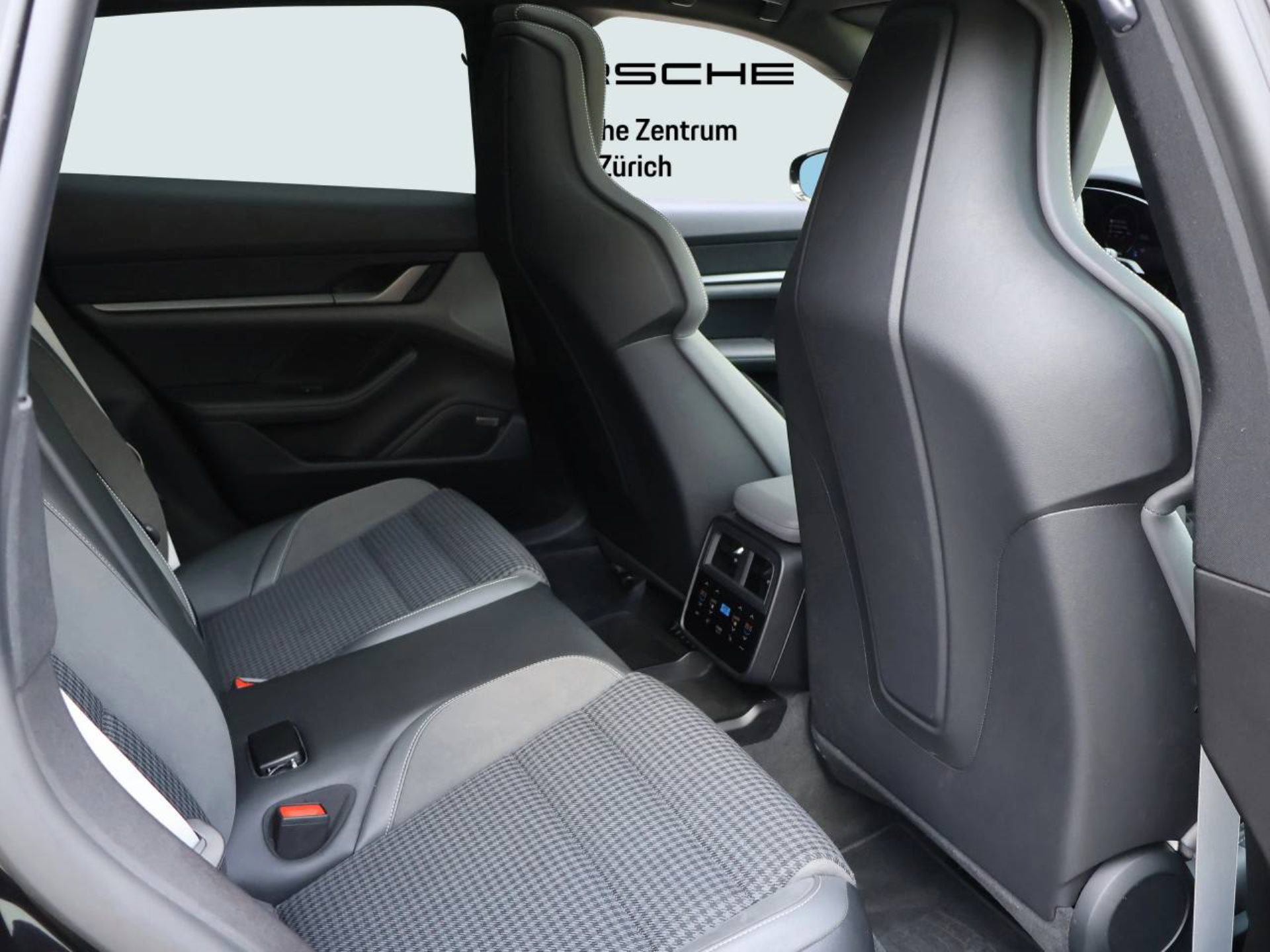 PORSCHE Taycan 4S Sport Turismo-image-16