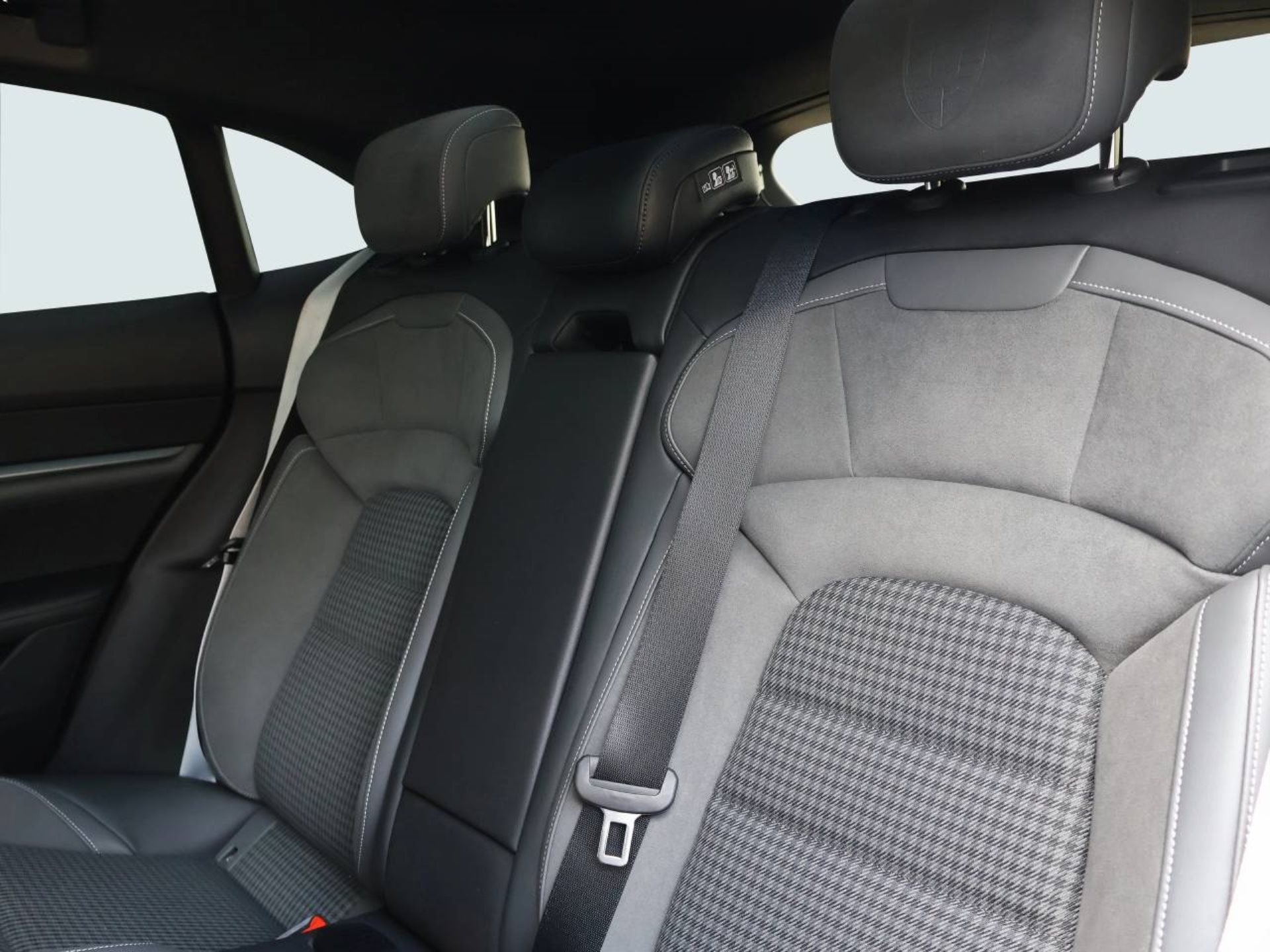 PORSCHE Taycan 4S Sport Turismo-image-17
