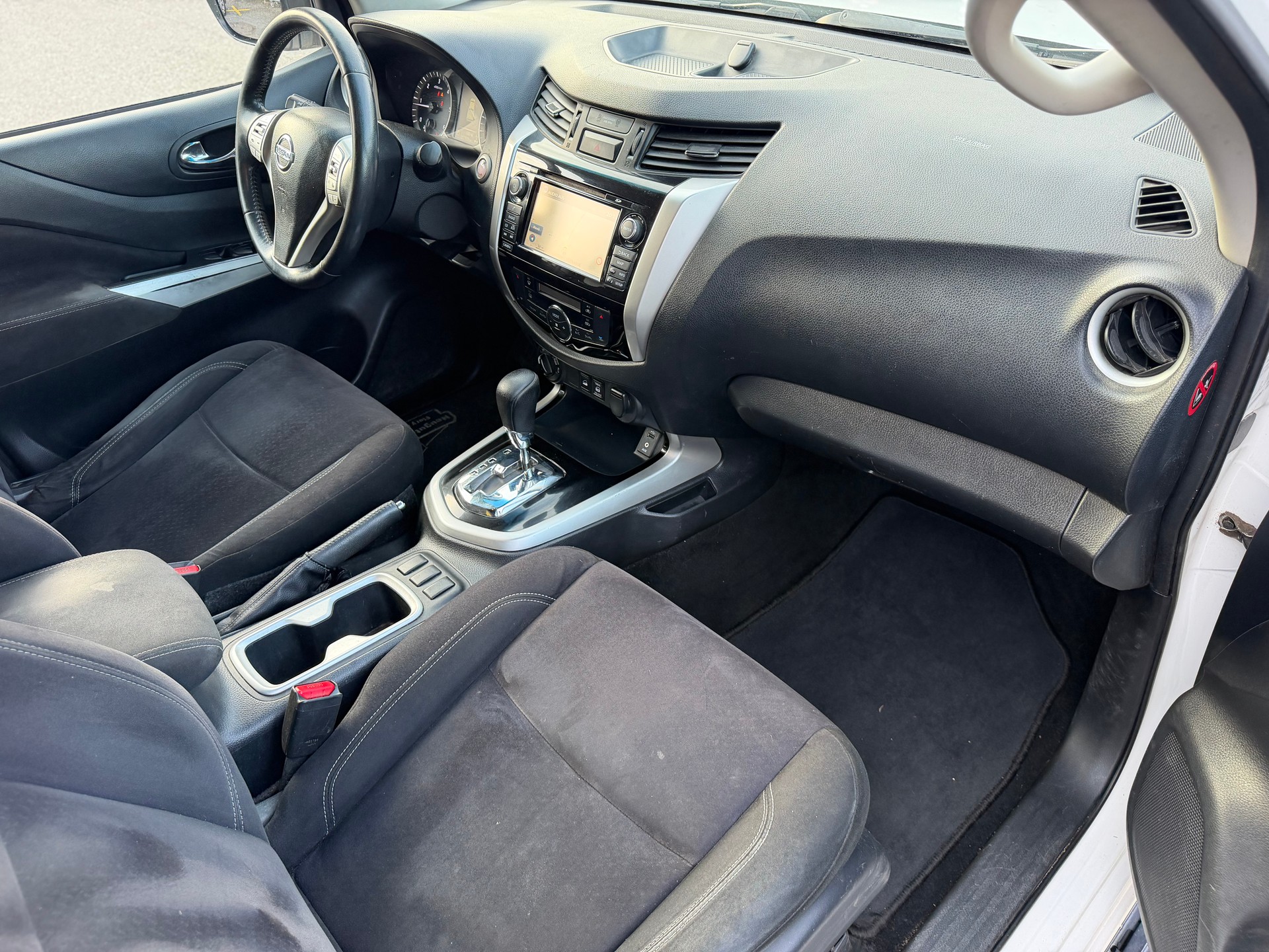 NISSAN Navara Double Cab Tekna 2.3 dCi 4WD Automatic-image-10
