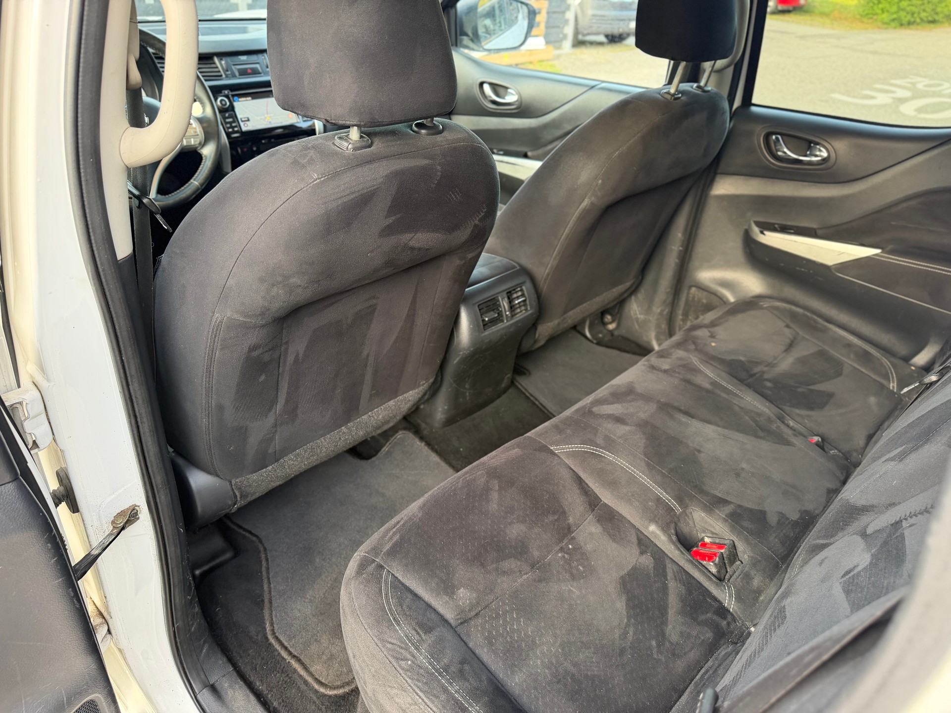 NISSAN Navara Double Cab Tekna 2.3 dCi 4WD Automatic-image-13
