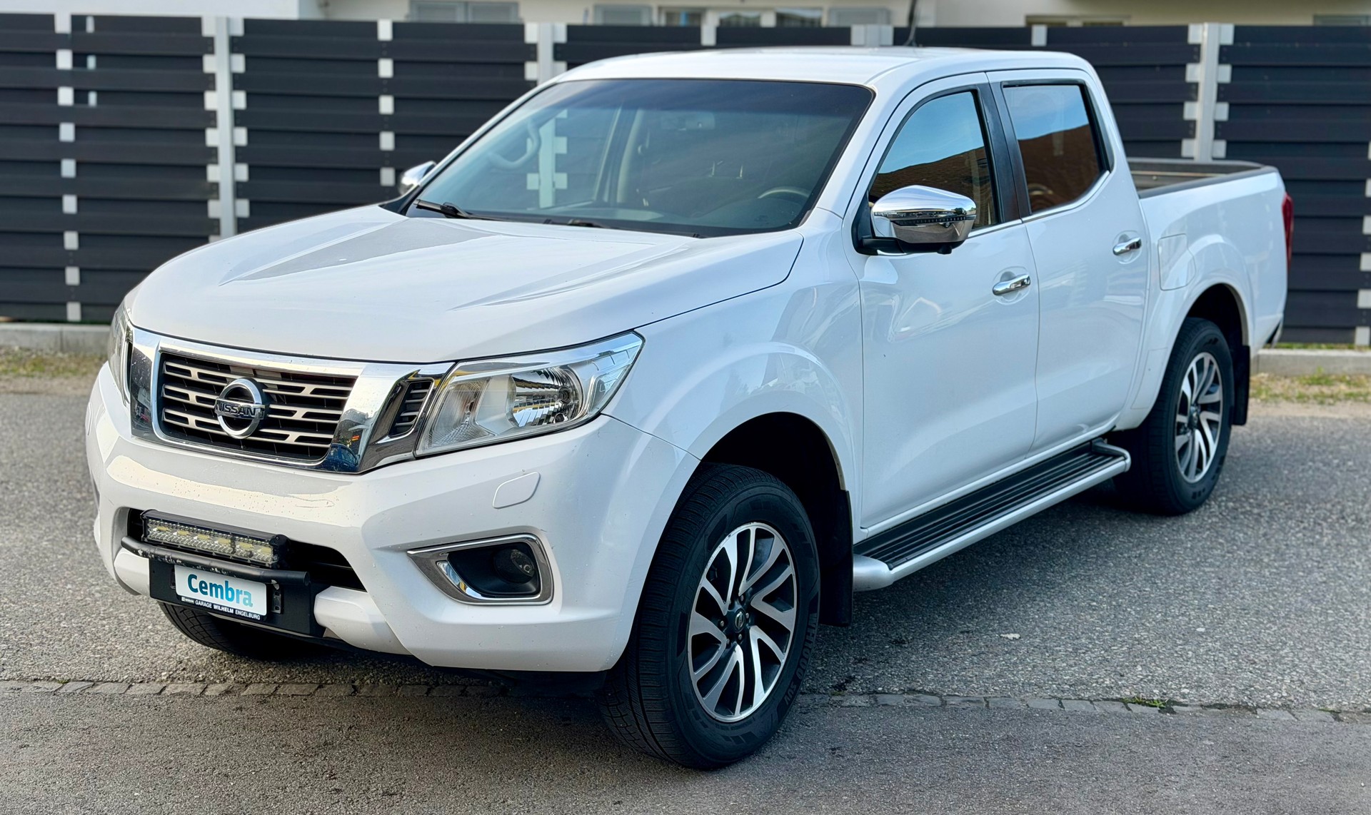 NISSAN Navara Double Cab Tekna 2.3 dCi 4WD Automatic-image-2