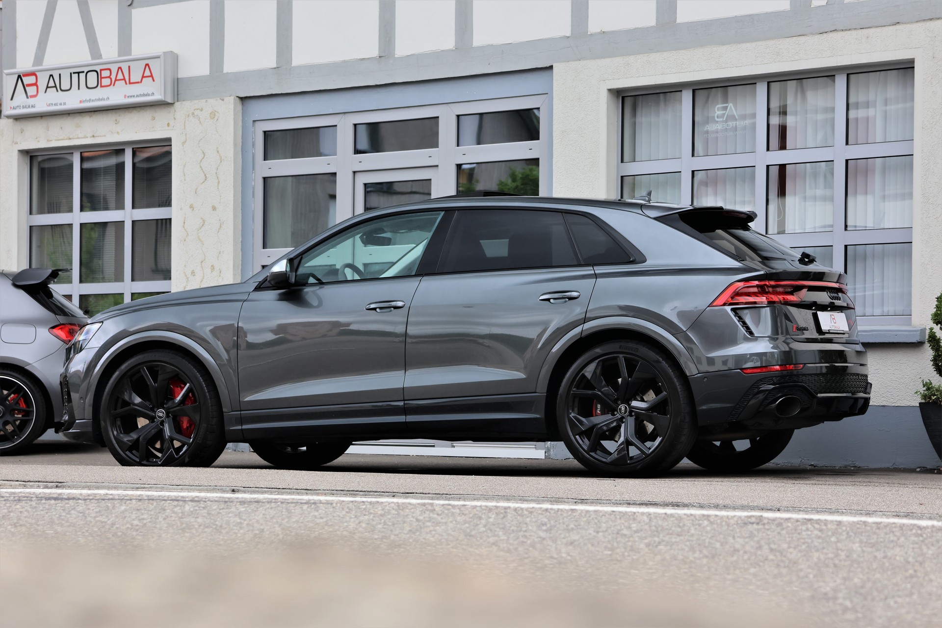 AUDI RSQ8 quattro tiptronic + 3.5TAHK-showroom-element-3