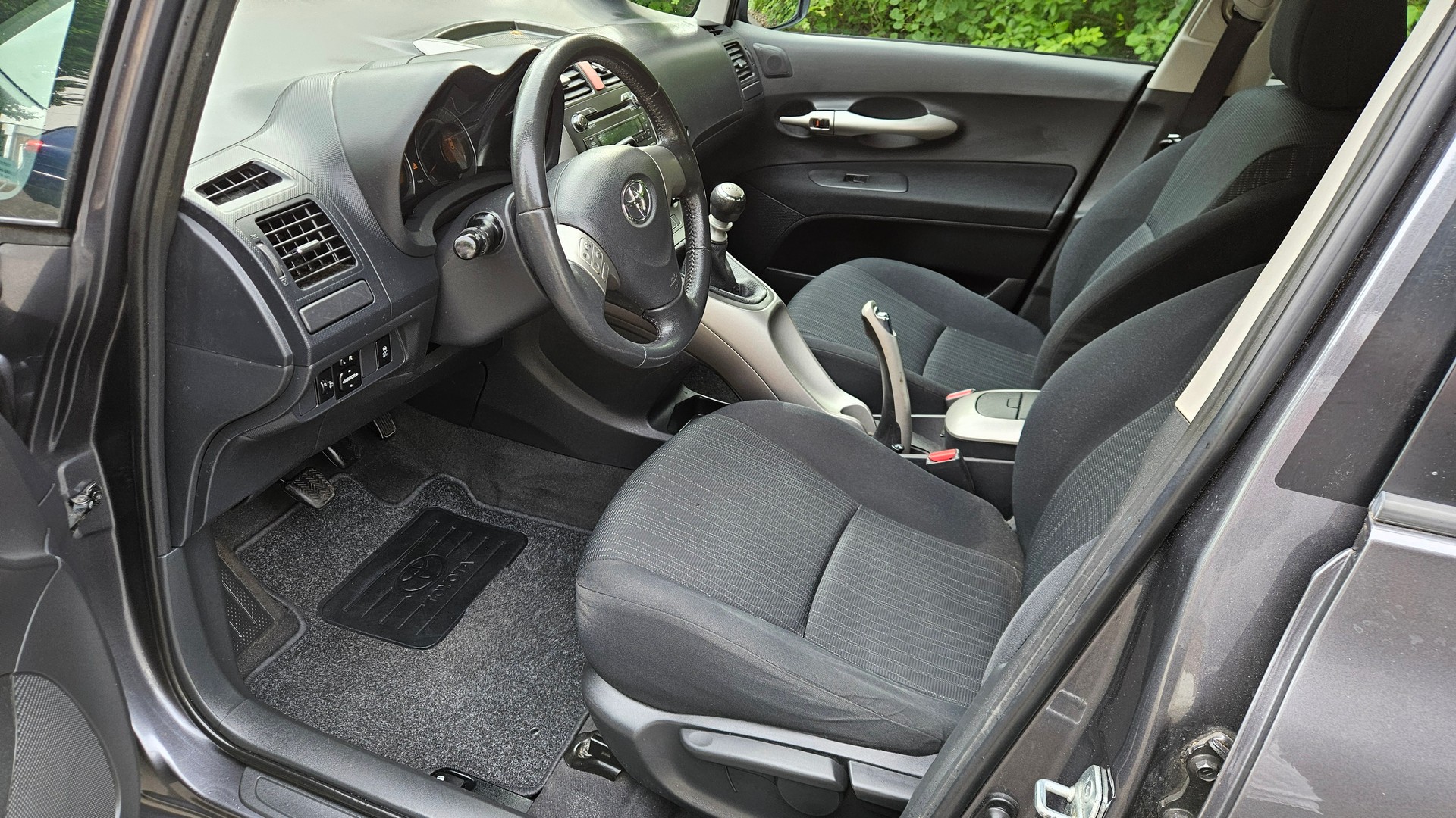TOYOTA Auris 2.0 D-4D Linea Luna-image-6