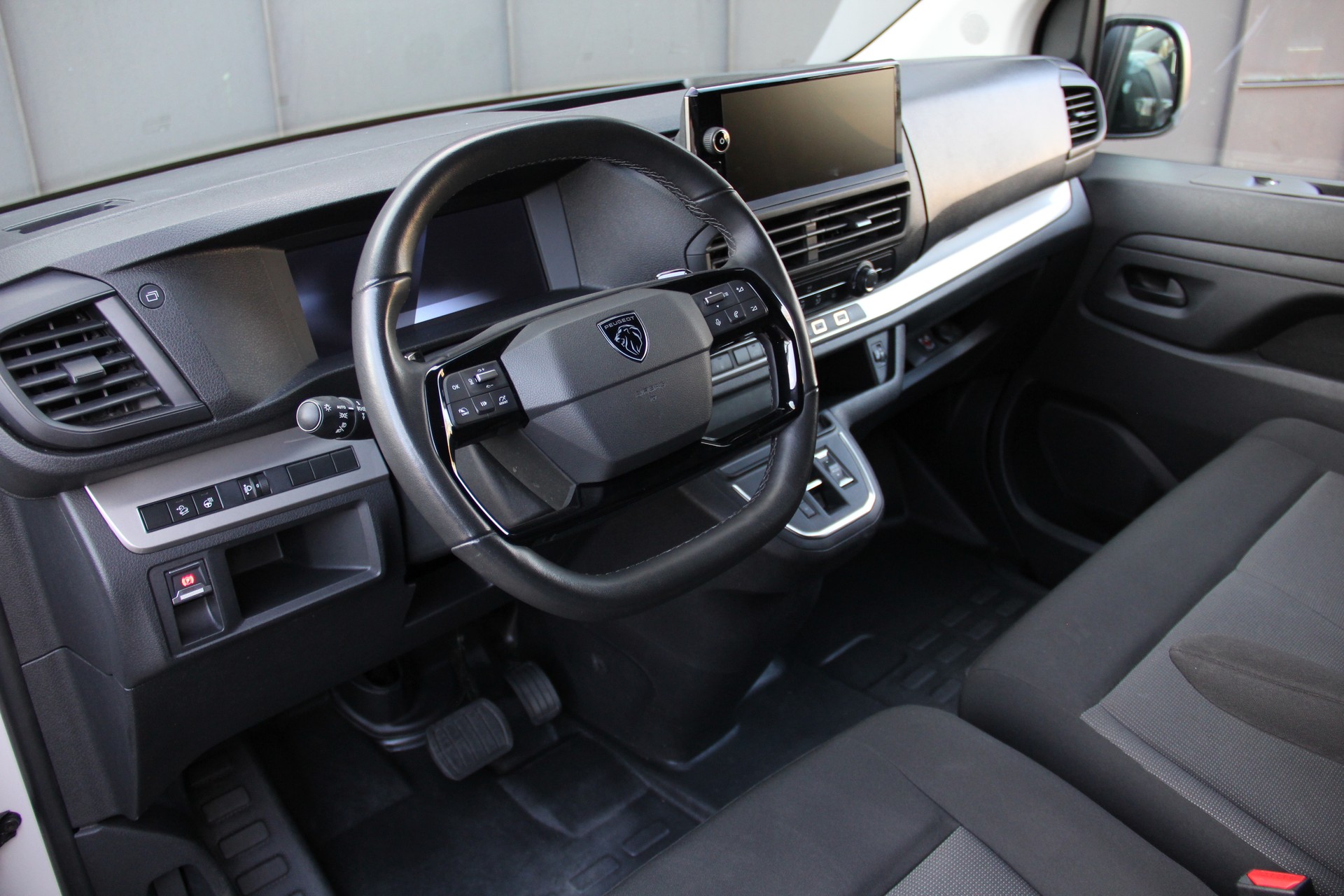 PEUGEOT Expert 2.0 BlueHDi 178 S&S Standard EAT8 *AUTOMAT* NAVI *RÜCKFAHRKAM* *DISTANZ-TEMPOMAT* 177-PS *LENKRAD-HEIZ.* SITZHEIZ.2X-image-13