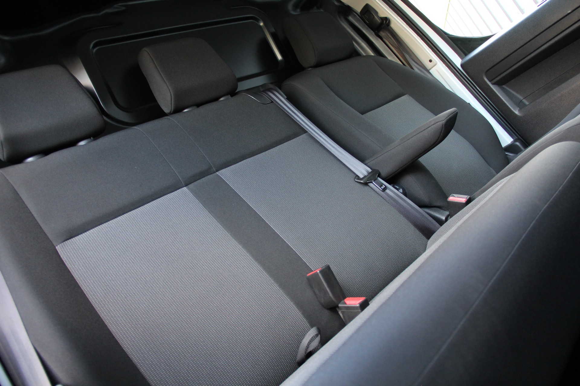 PEUGEOT Expert 2.0 BlueHDi 178 S&S Standard EAT8 *AUTOMAT* NAVI *RÜCKFAHRKAM* *DISTANZ-TEMPOMAT* 177-PS *LENKRAD-HEIZ.* SITZHEIZ.2X-image-12