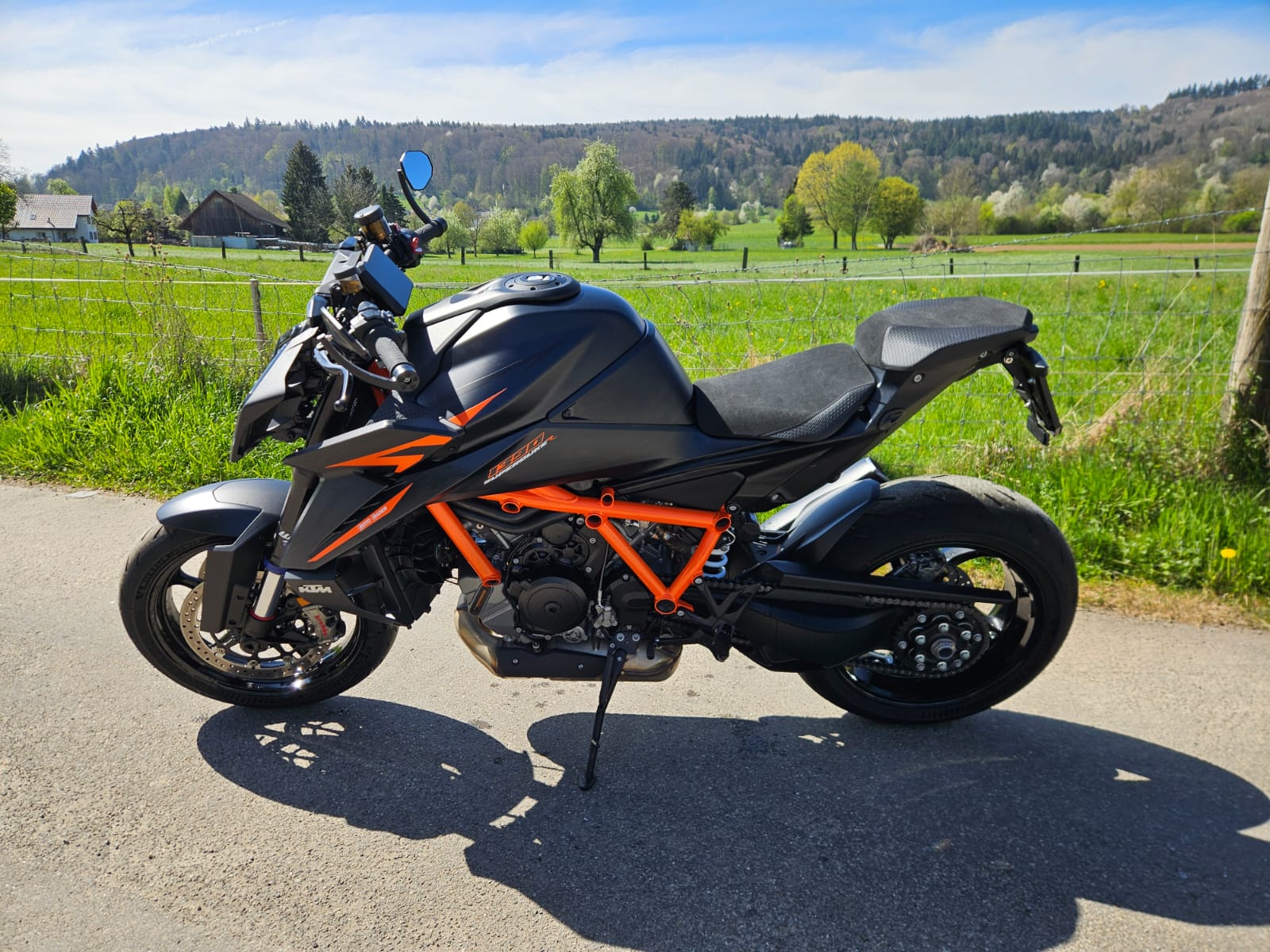 KTM 1390 Super Duke R EVO-image-3