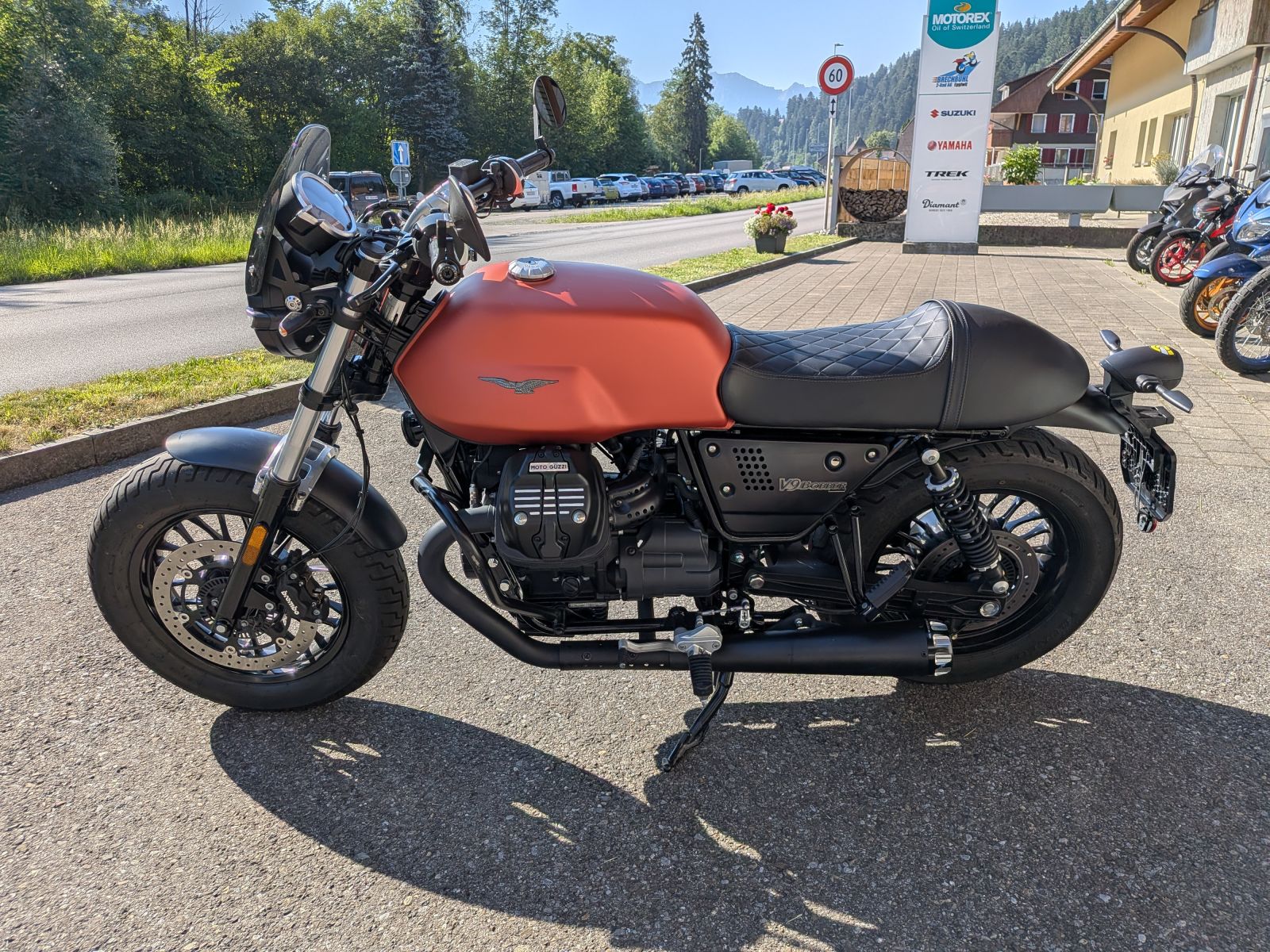 MOTO GUZZI V9 850 Bobber-image-3
