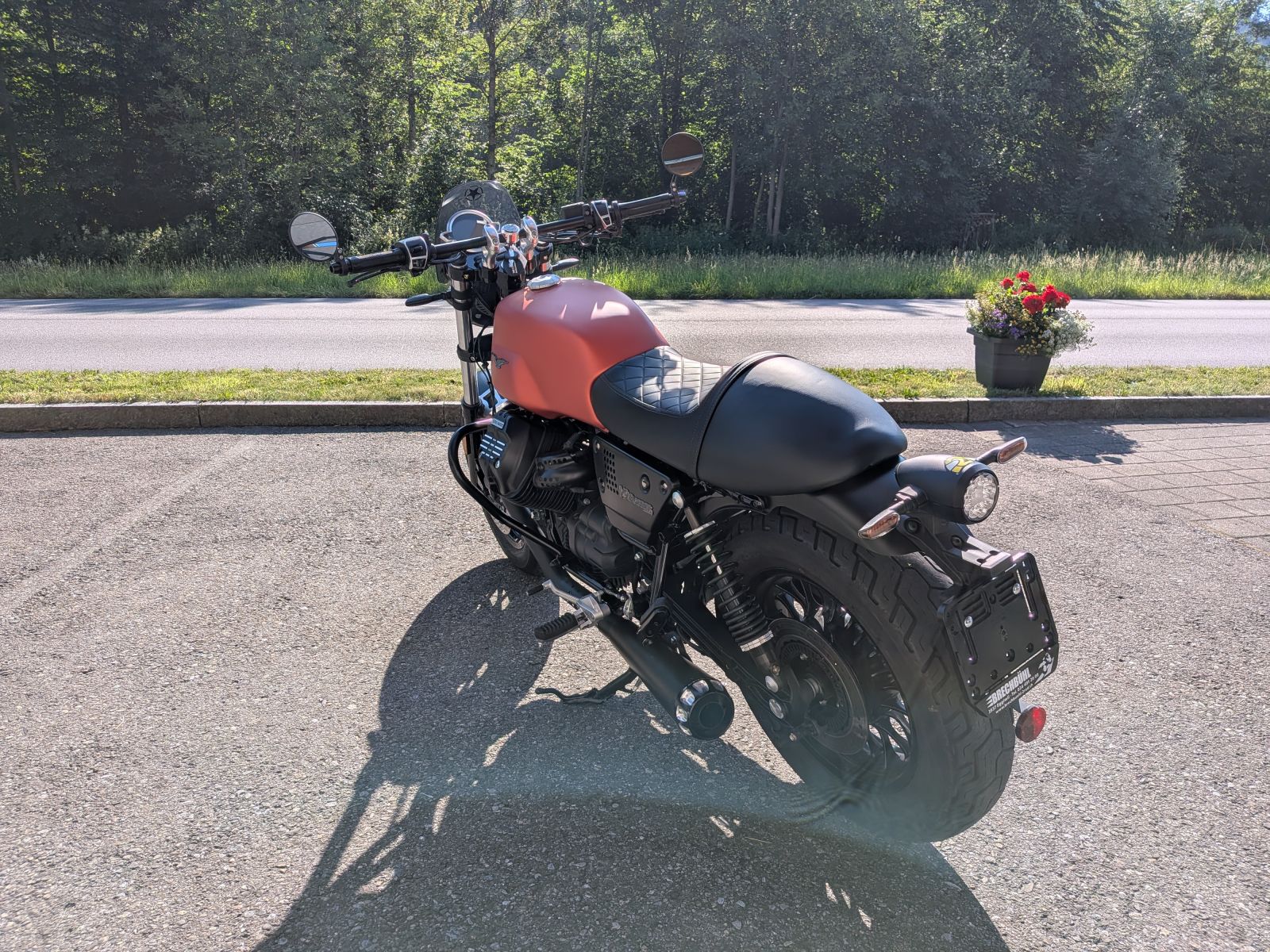 MOTO GUZZI V9 850 Bobber-image-4