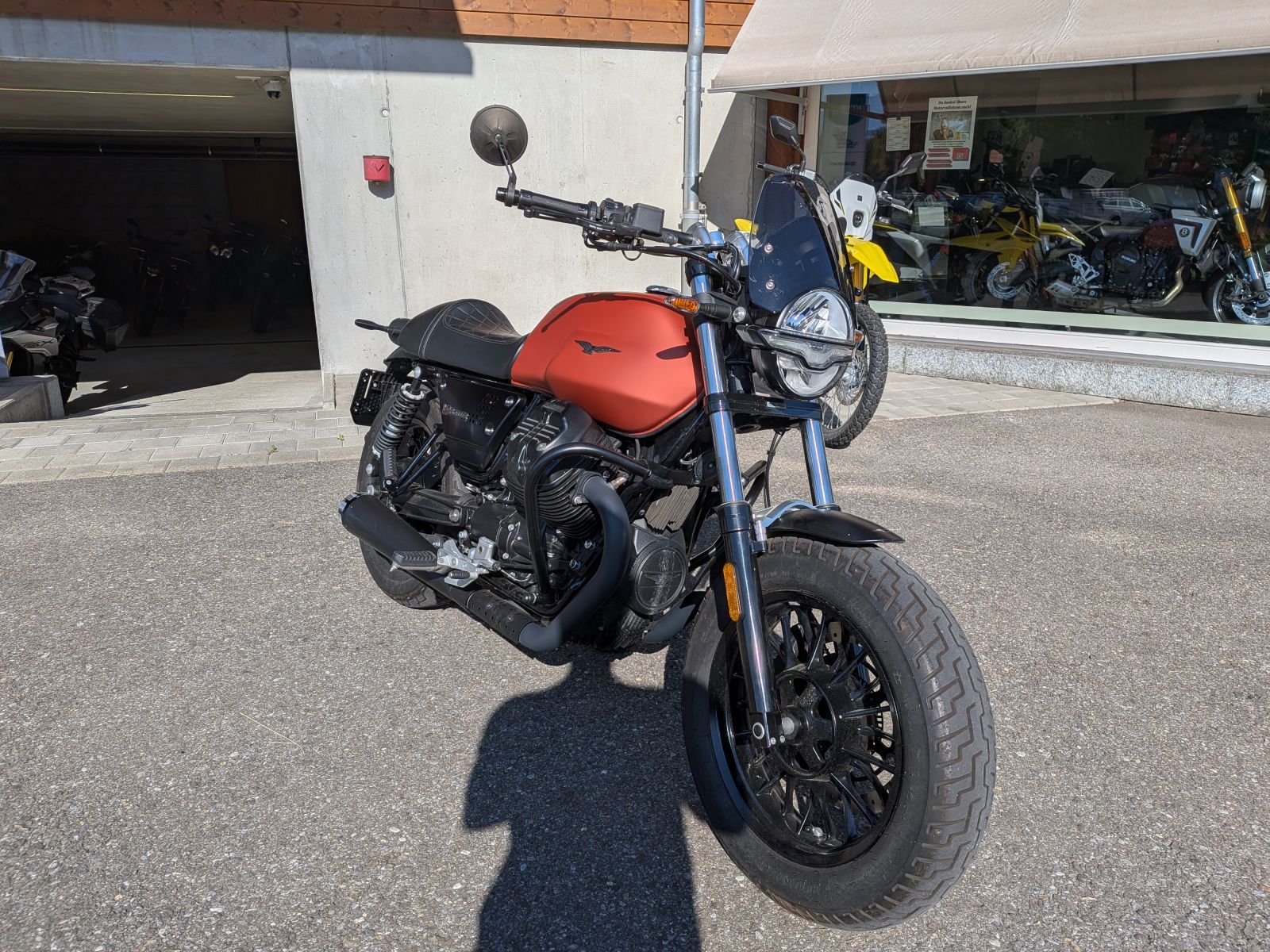 MOTO GUZZI V9 850 Bobber-image-1