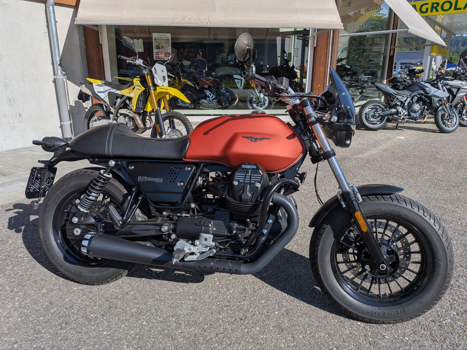 MOTO GUZZI V9 850 Bobber-image-0