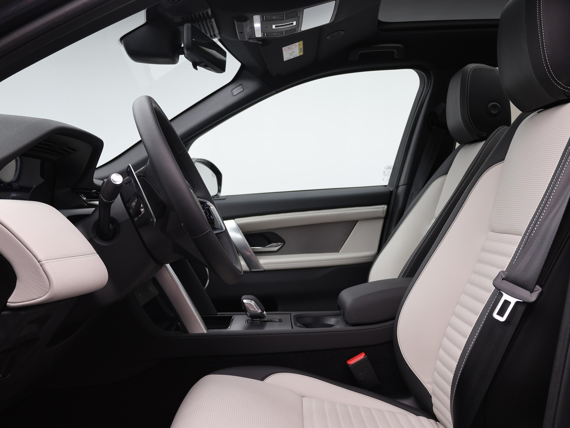 LAND ROVER Discovery Sport 1.5 T 270e Dynamic HSE-showroom-element-2