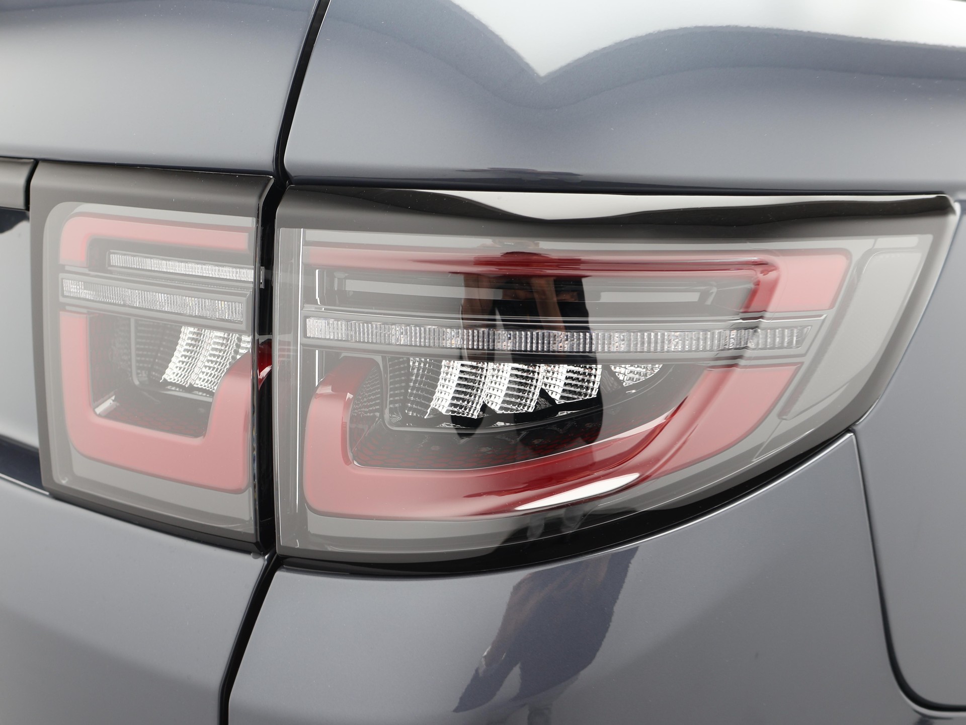 LAND ROVER Discovery Sport 1.5 T 270e Dynamic HSE-image-21