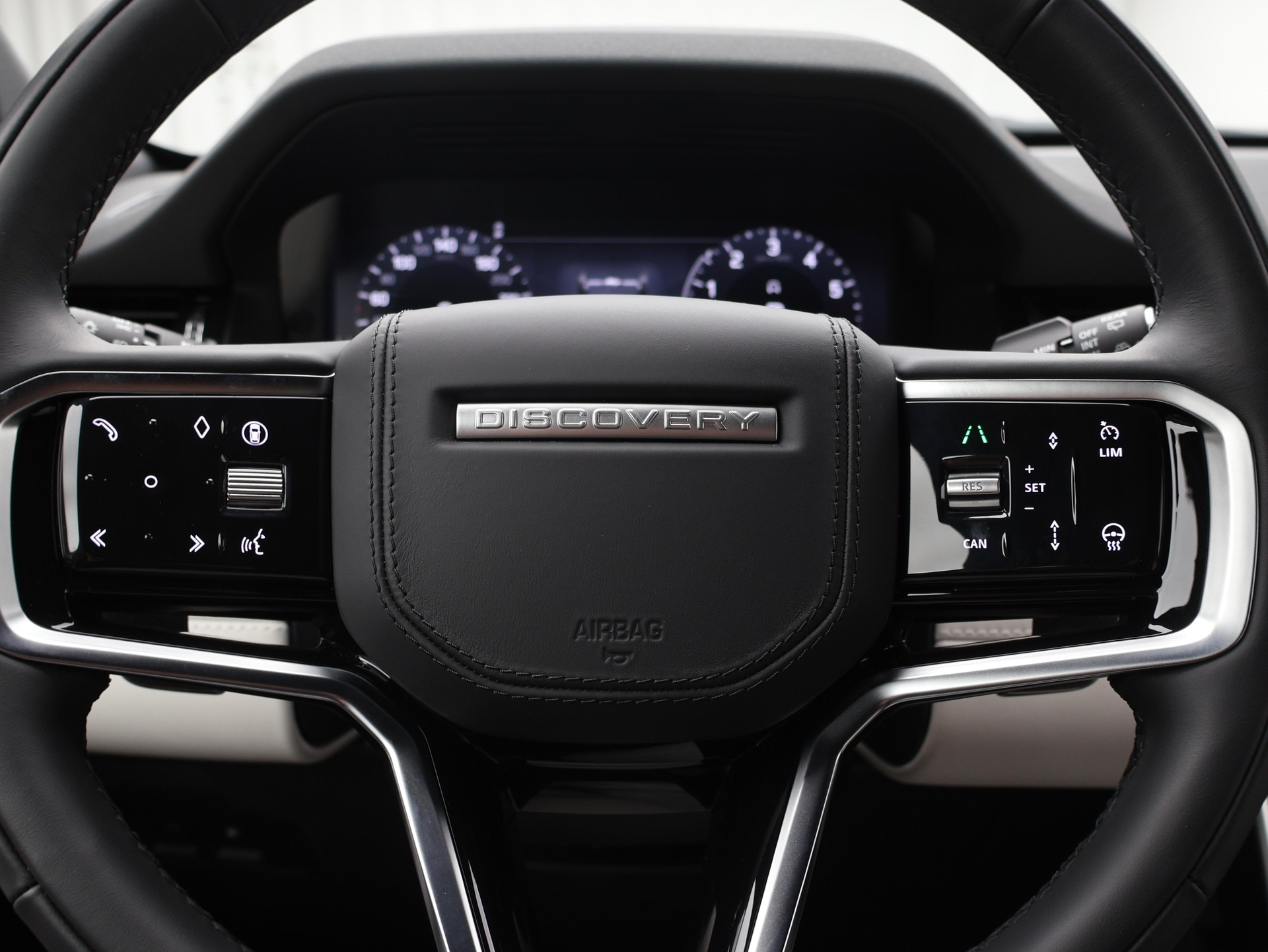 LAND ROVER Discovery Sport 1.5 T 270e Dynamic HSE-image-15