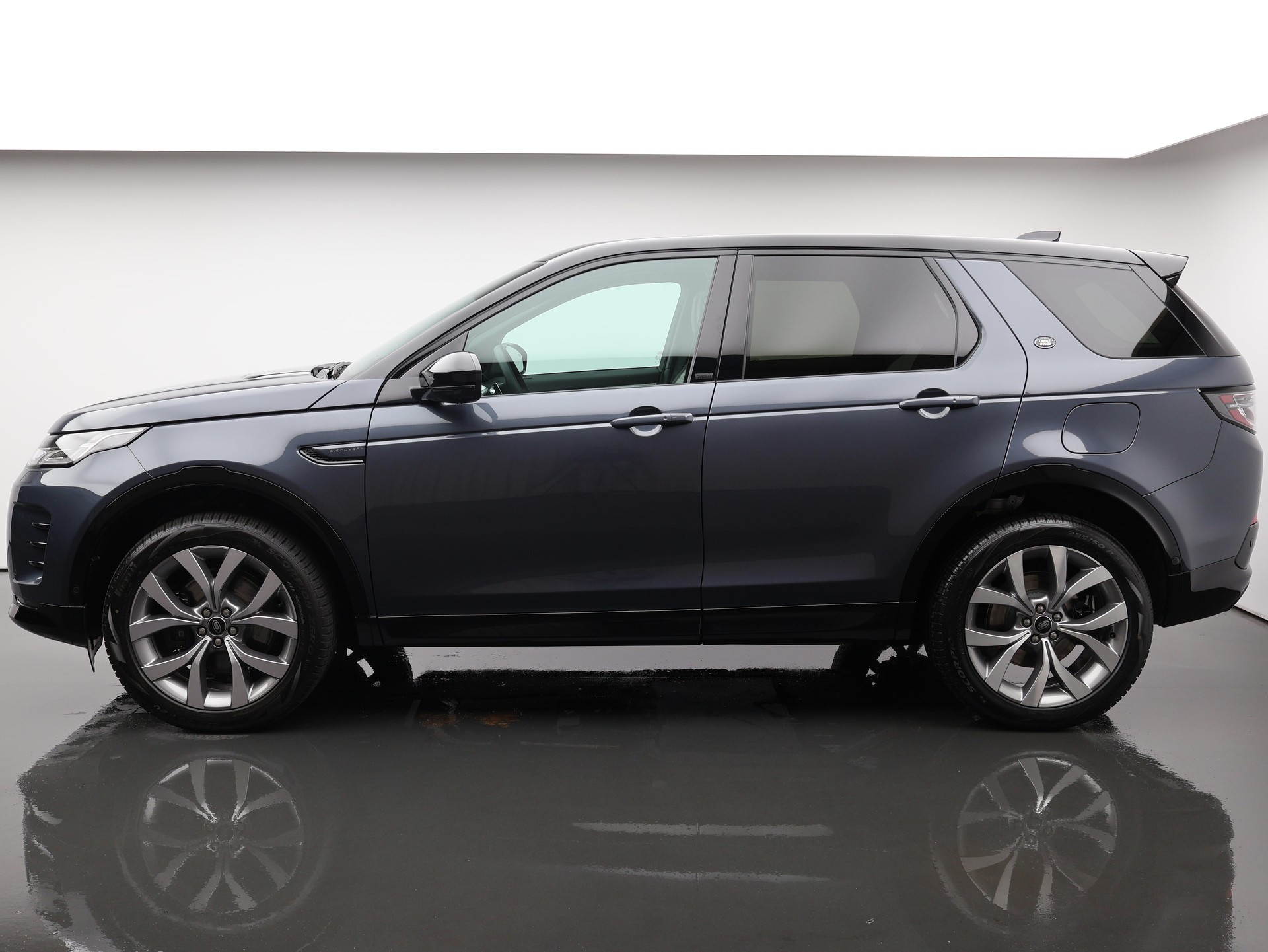 LAND ROVER Discovery Sport 1.5 T 270e Dynamic HSE-showroom-element-1
