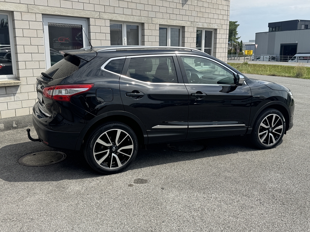 NISSAN Qashqai 1.6 dCi Tekna 4x4-image-4
