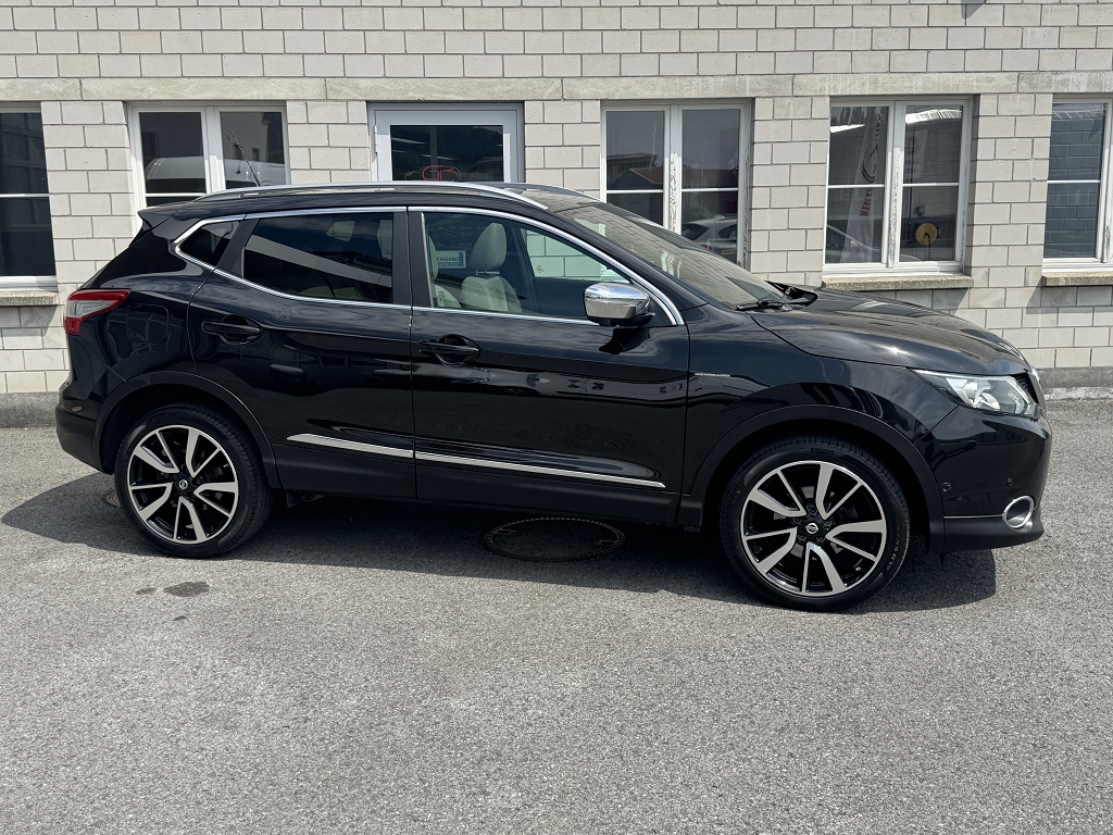 NISSAN Qashqai 1.6 dCi Tekna 4x4-image-3