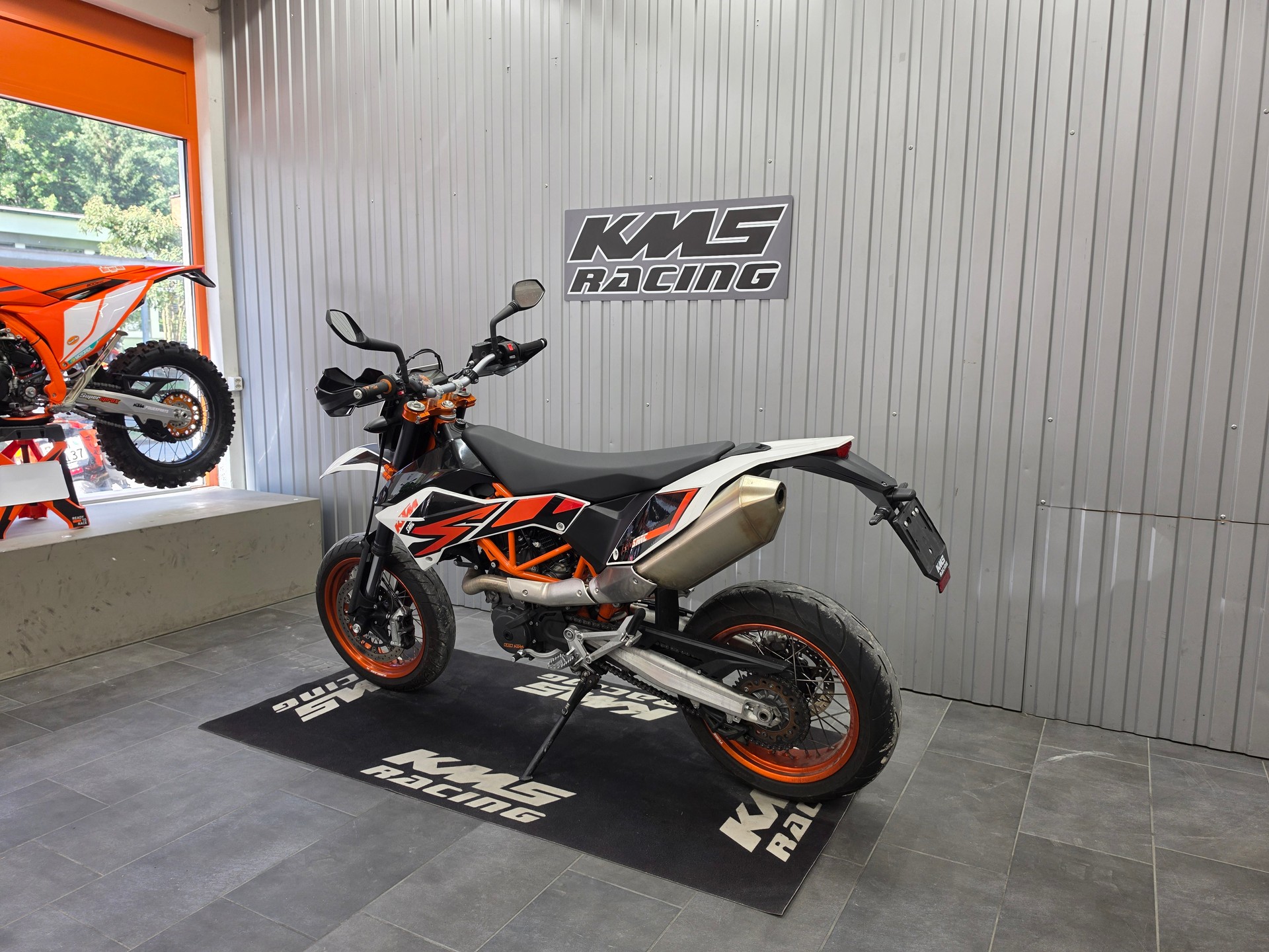 KTM 690 SMC R-image-3