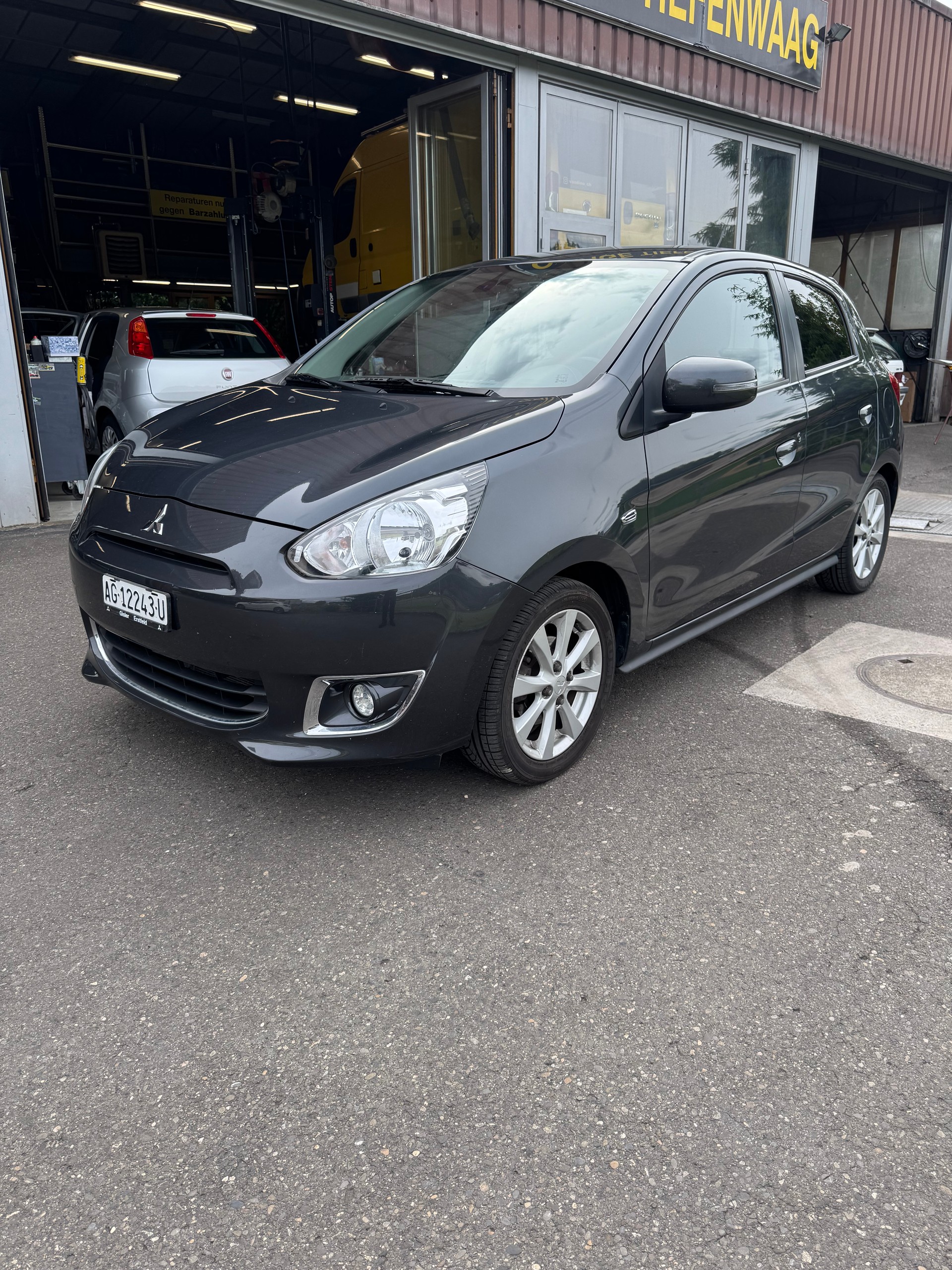 MITSUBISHI Space Star 1.2 Navigator Color Celebration CVT-showroom-element-1