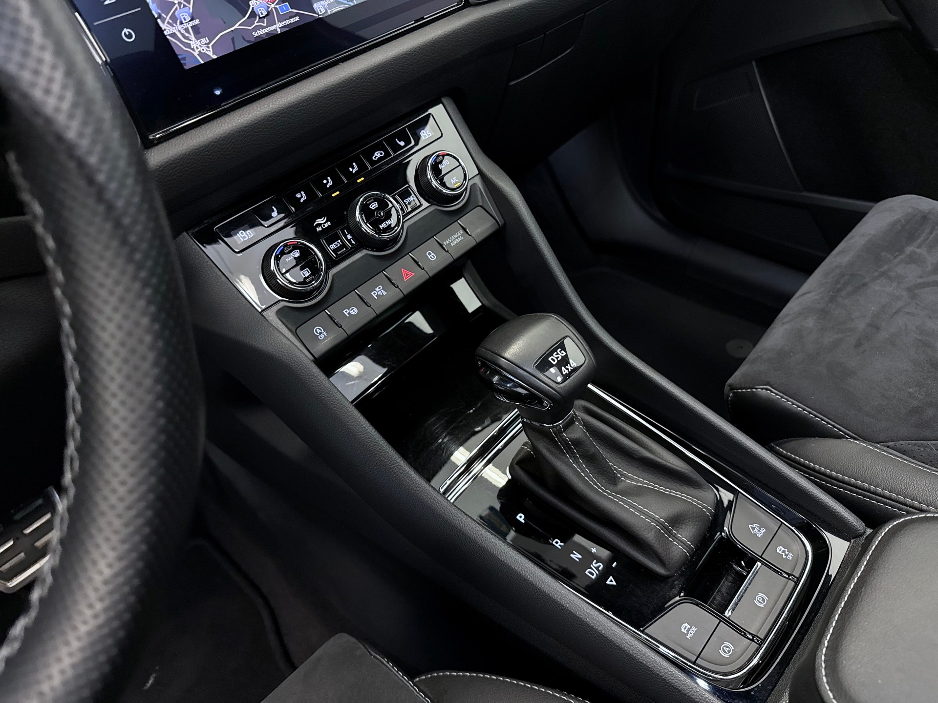 SKODA Kodiaq 2.0 TSI 4x4 Sport Line *AHK -2200 kg*-image-17