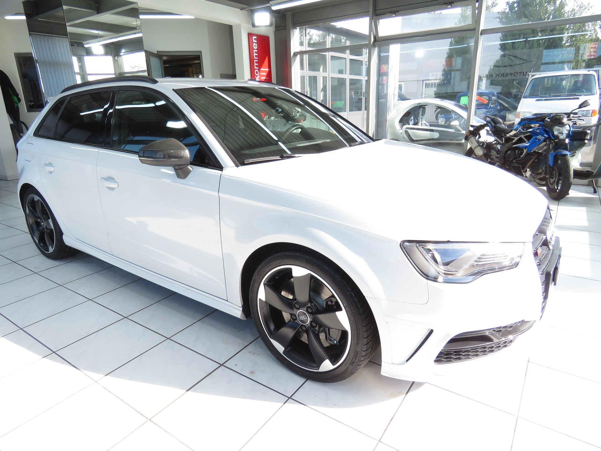 AUDI S3 Sportback 2.0 TFSI Quattro S-tronic (Automat)-showroom-element-2
