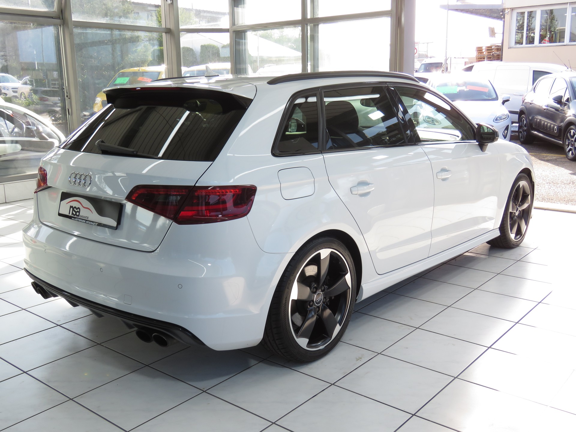 AUDI S3 Sportback 2.0 TFSI Quattro S-tronic (Automat)-showroom-element-3