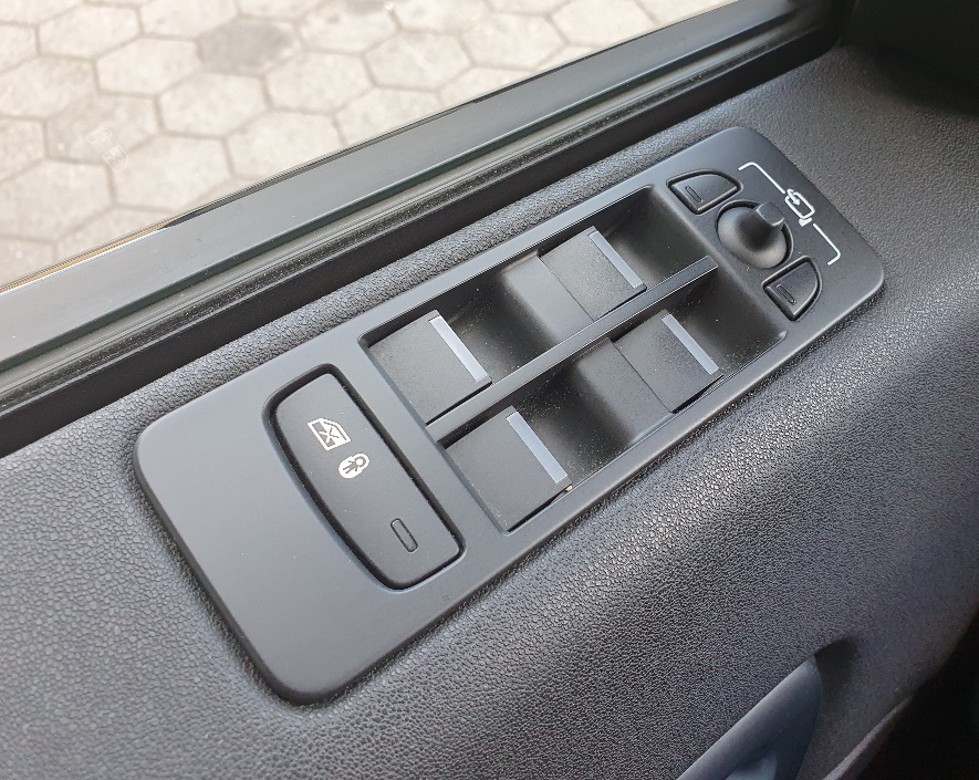 LAND ROVER Discovery Sport 2.0 SD4 HSE AT9-image-14