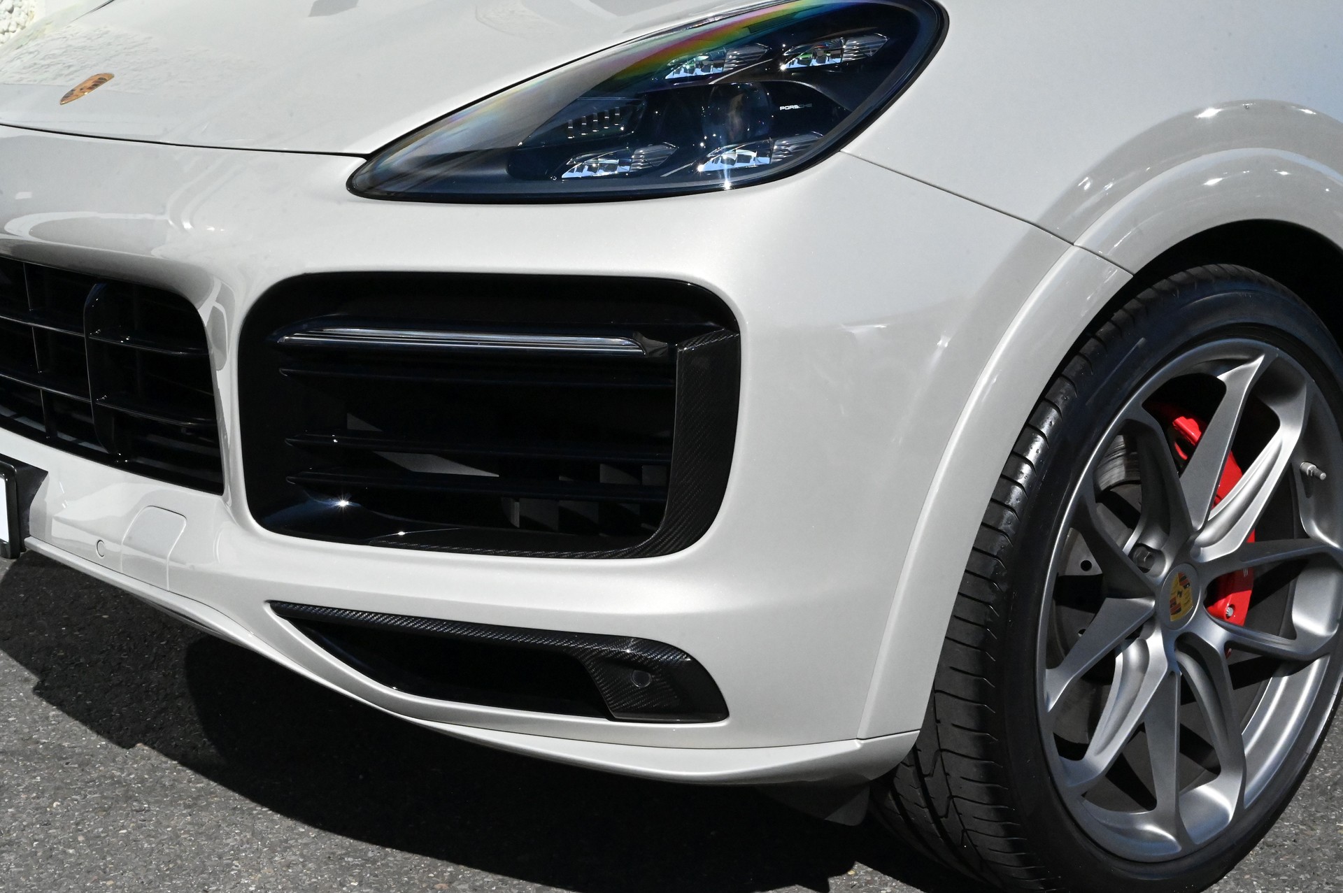 PORSCHE Cayenne GTS Coupé **Cashmere Beige**-showroom-element-3