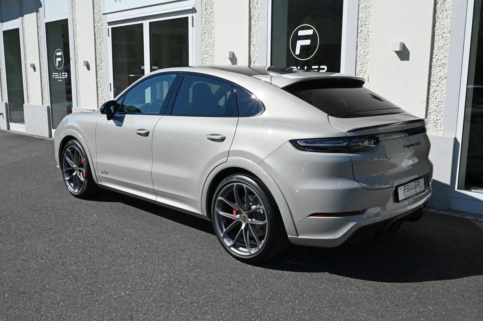 PORSCHE Cayenne GTS Coupé **Cashmere Beige**-image-8