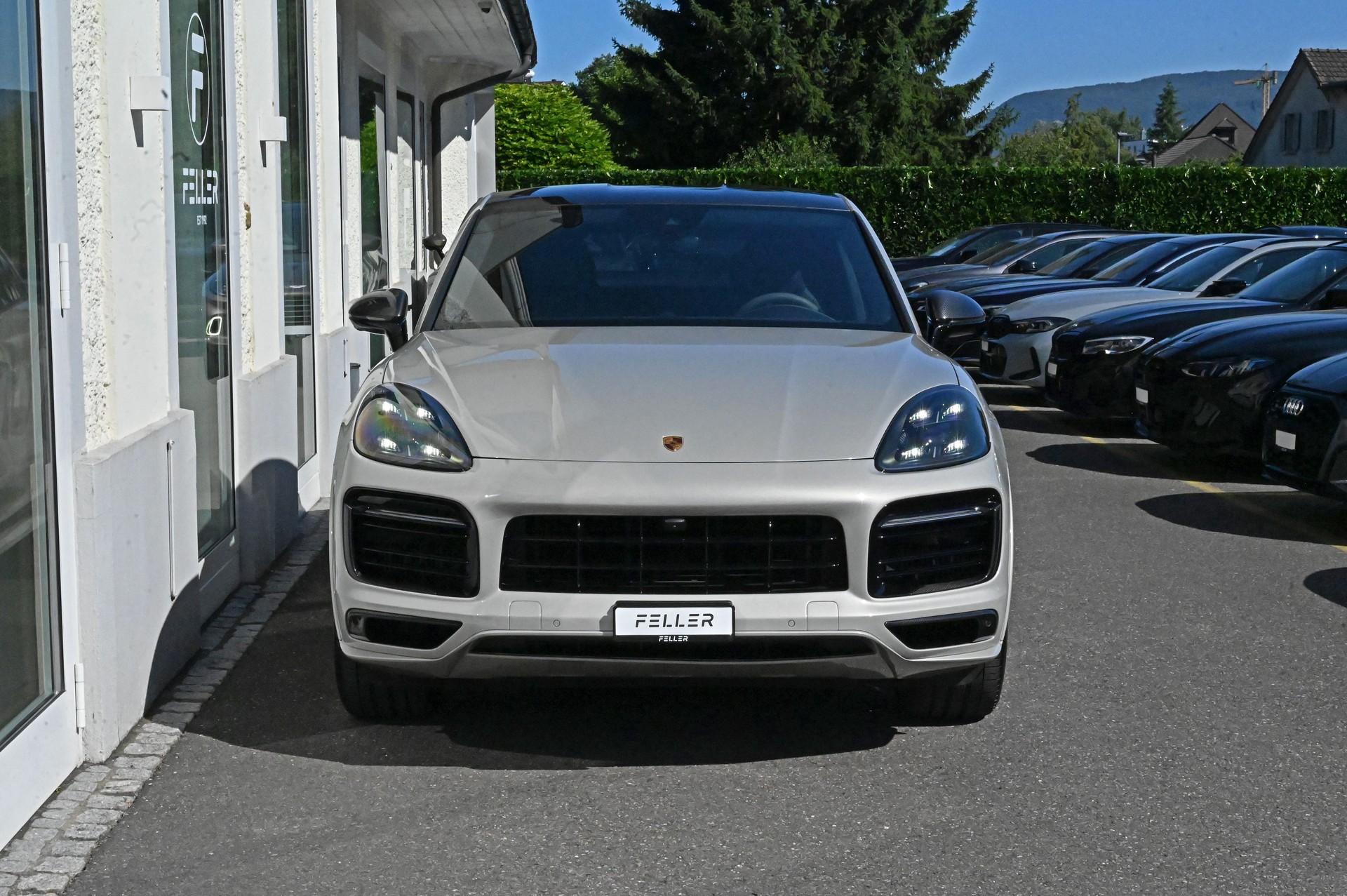 PORSCHE Cayenne GTS Coupé **Cashmere Beige**-showroom-element-2