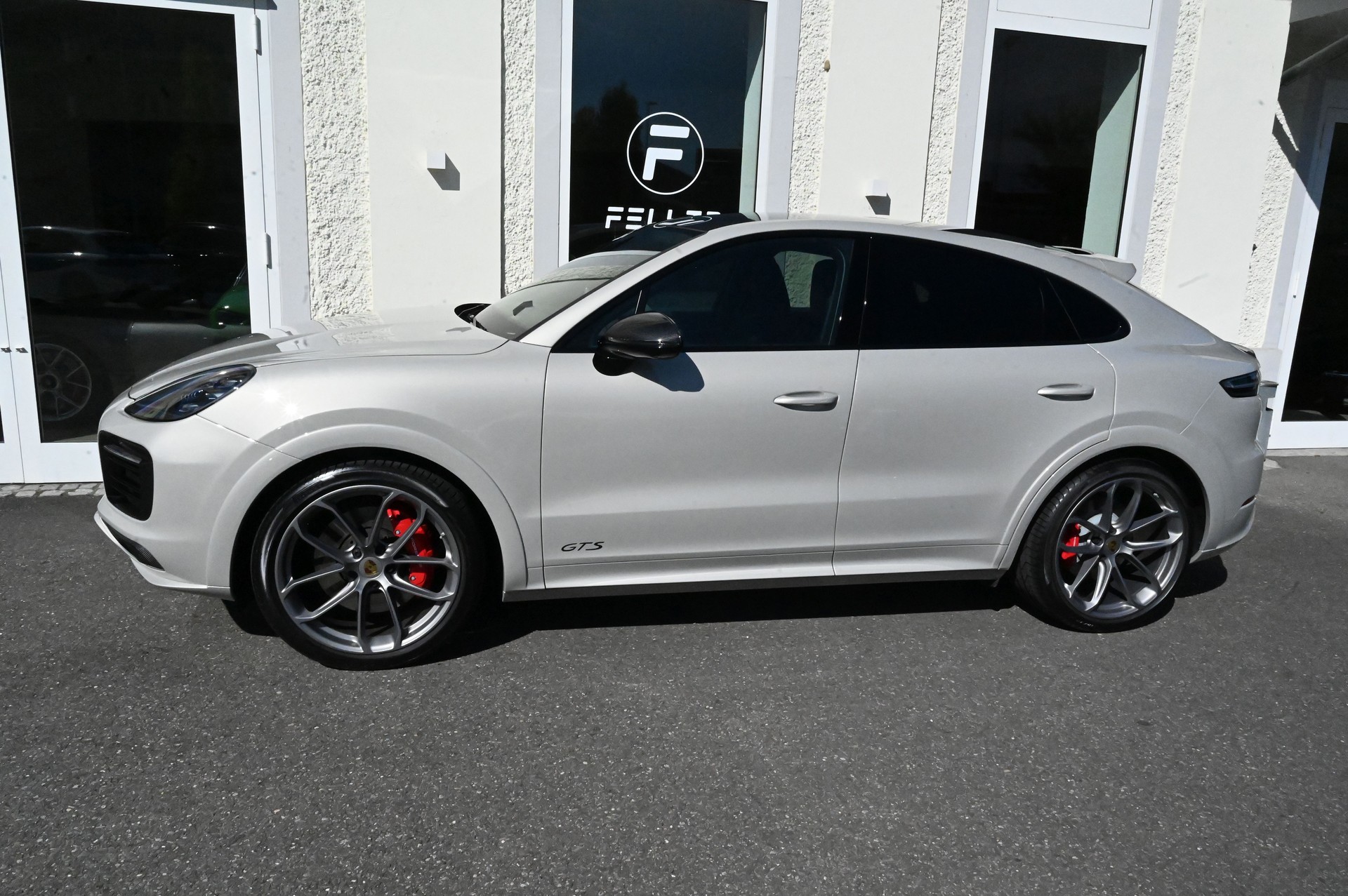 PORSCHE Cayenne GTS Coupé **Cashmere Beige**-image-6