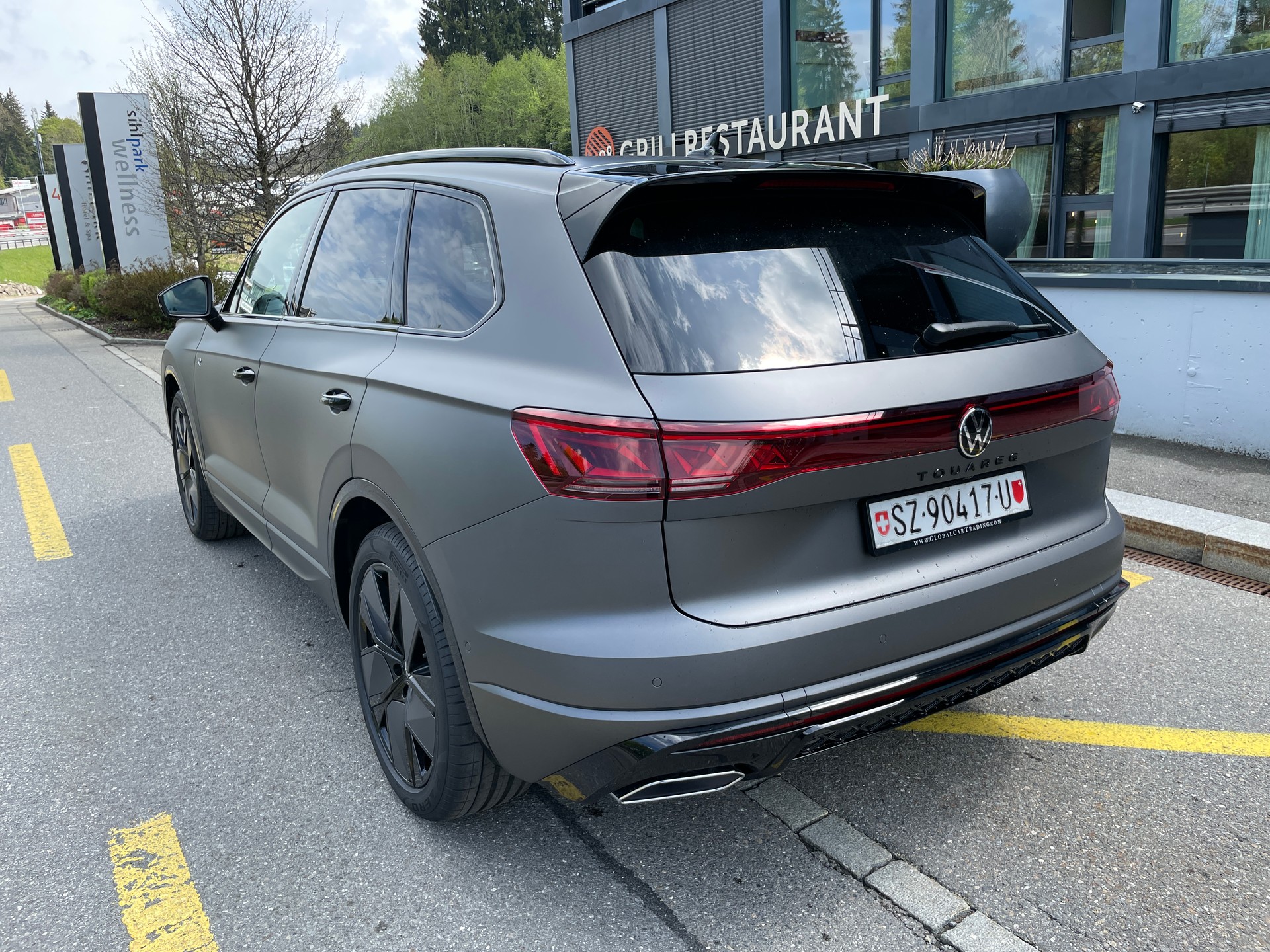 VW Touareg 3.0 TDI R-Line Final Edition Tiptronic-image-12
