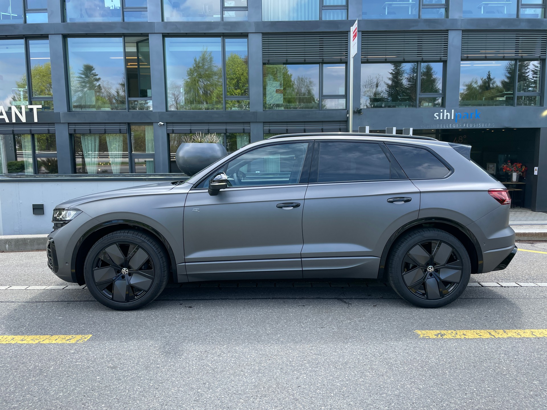 VW Touareg 3.0 TDI R-Line Final Edition Tiptronic-image-13